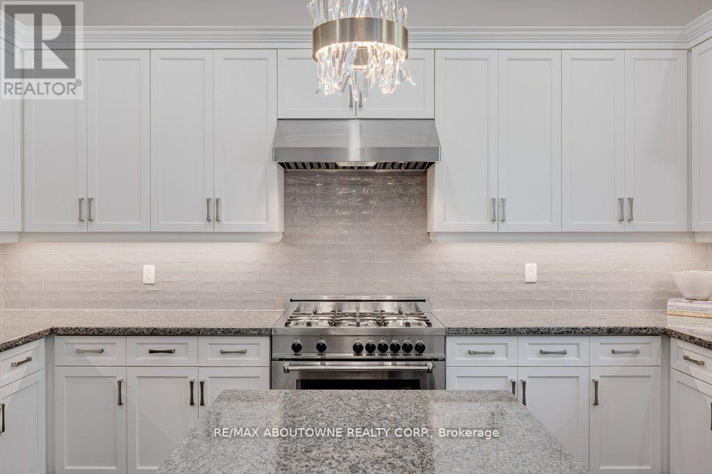 47 Legacy Lane, Hamilton, Ontario  L9G 0G2 - Photo 13 - X12946426