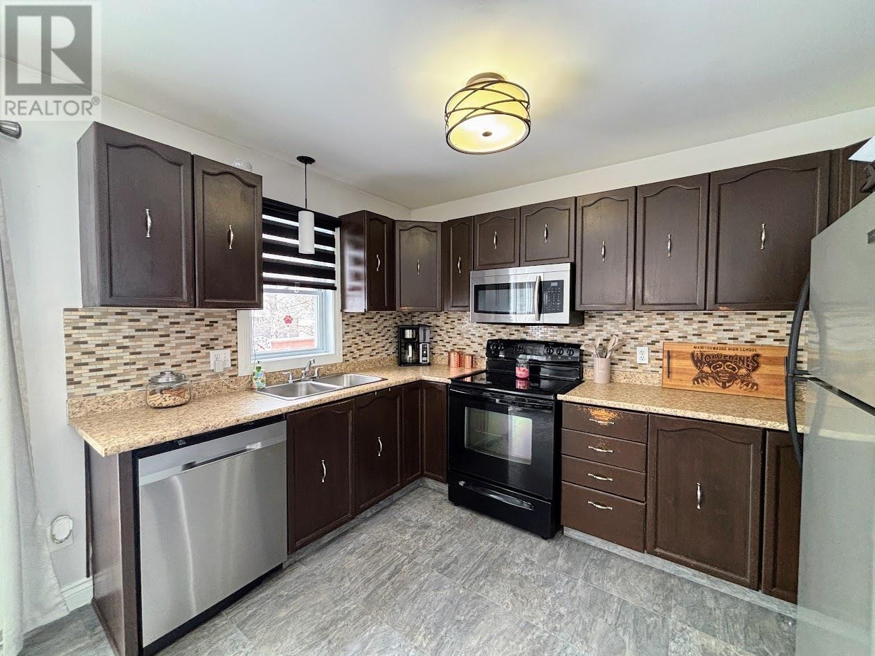 18 Wendego St, Manitouwadge, Ontario  P0T 2C0 - Photo 3 - TB2600582