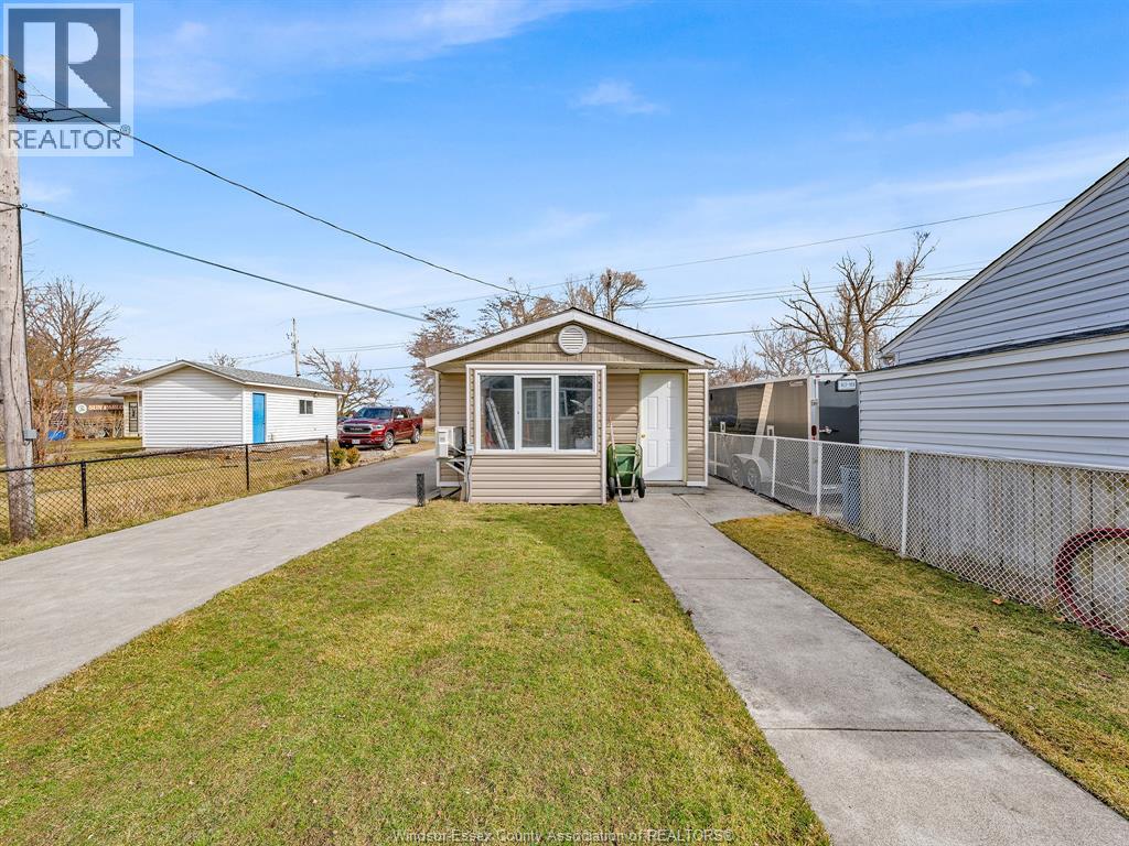 515 LYPPS BEACH, Colchester, Ontario