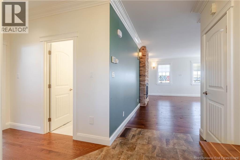 686 Hillcrest Drive, Fredericton, New Brunswick  E3A 5L9 - Photo 3 - NB136080