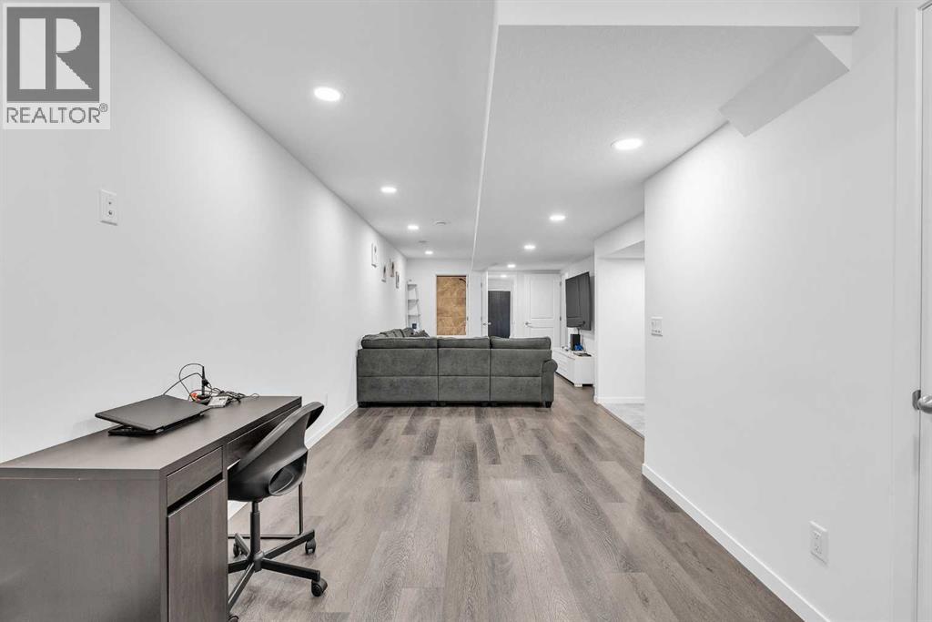 52 Edith Gate Nw, Calgary, Alberta  T3A 1Z2 - Photo 39 - A2295677