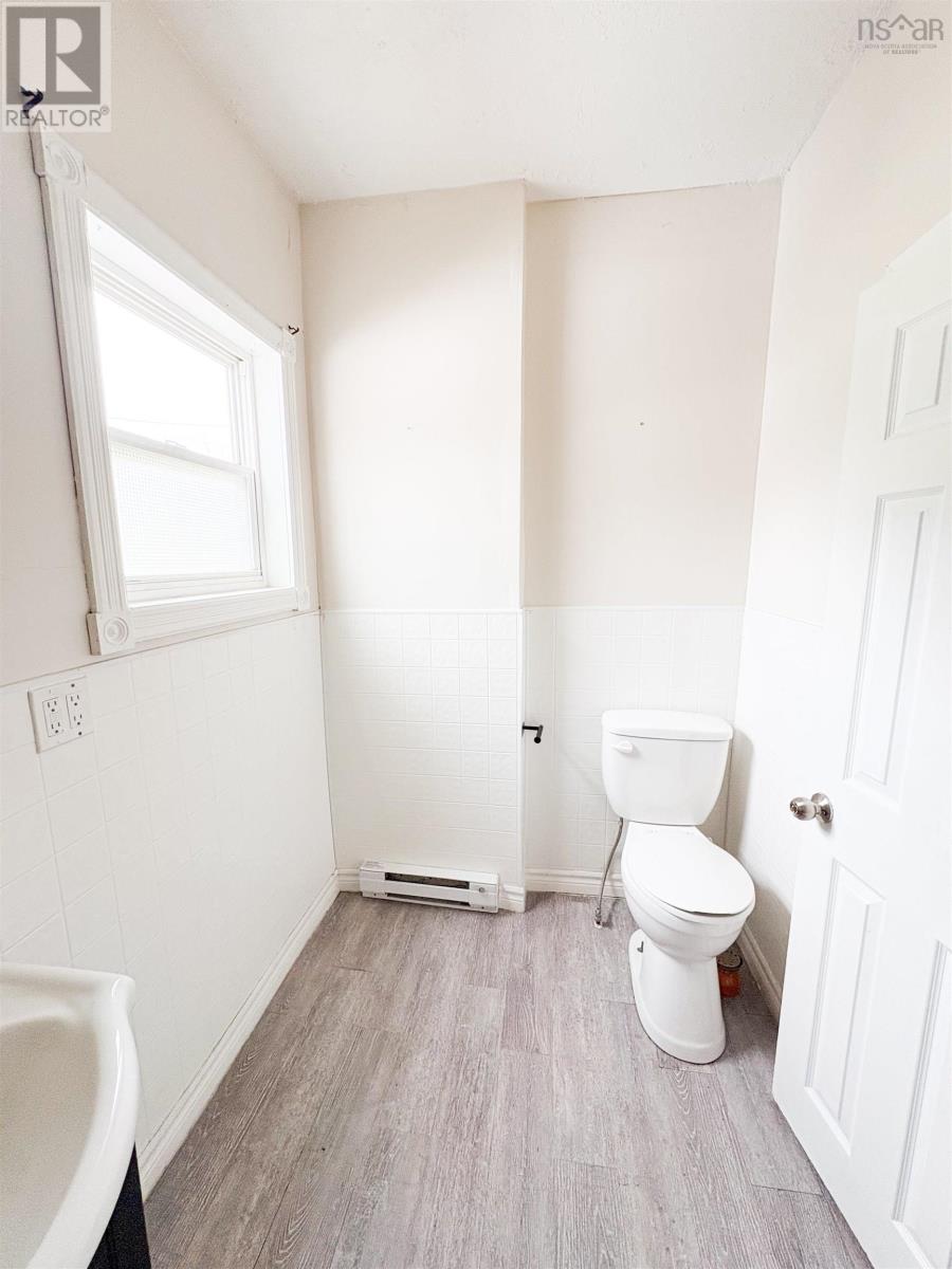 9 Burchell Street, Sydney Mines, Nova Scotia  B1V 2P9 - Photo 16 - 202605952