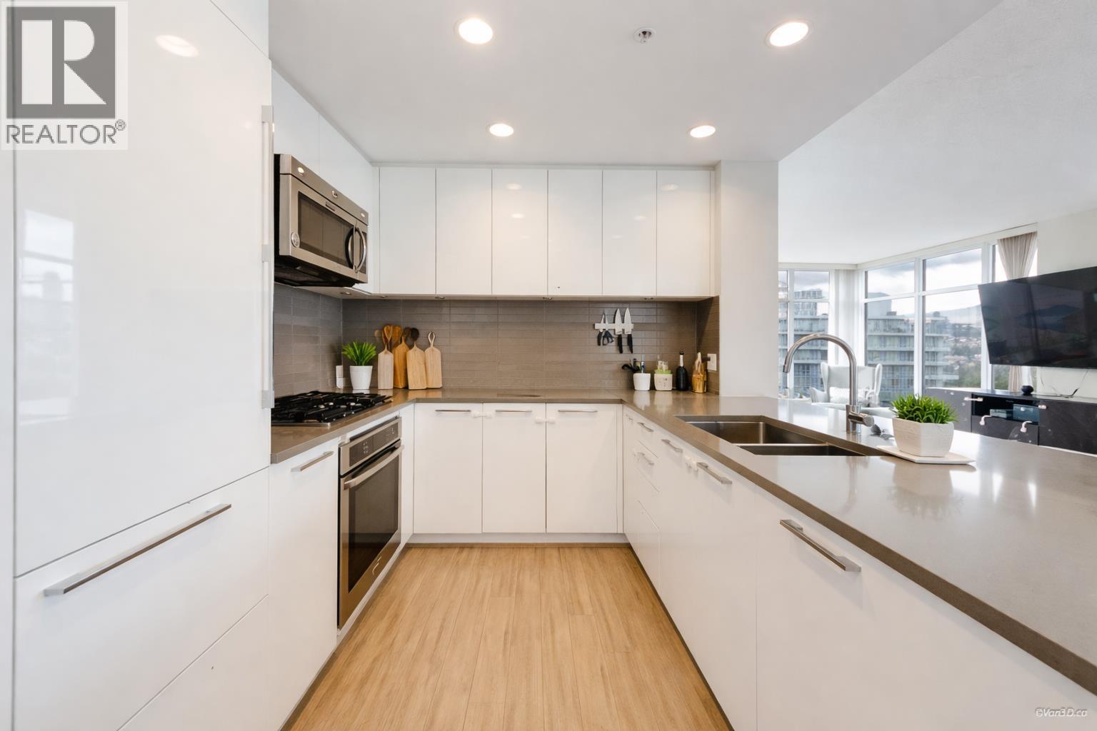 2806 3102 Windsor Gate, Coquitlam, British Columbia  V3B 0J3 - Photo 7 - R3105003