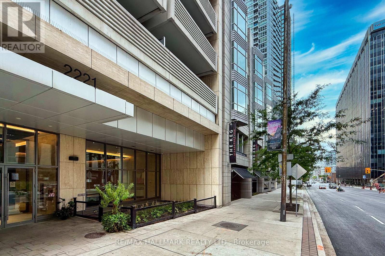 2211 - 2221 Yonge Street, Toronto, Ontario  M4S 0B8 - Photo 3 - C12910754