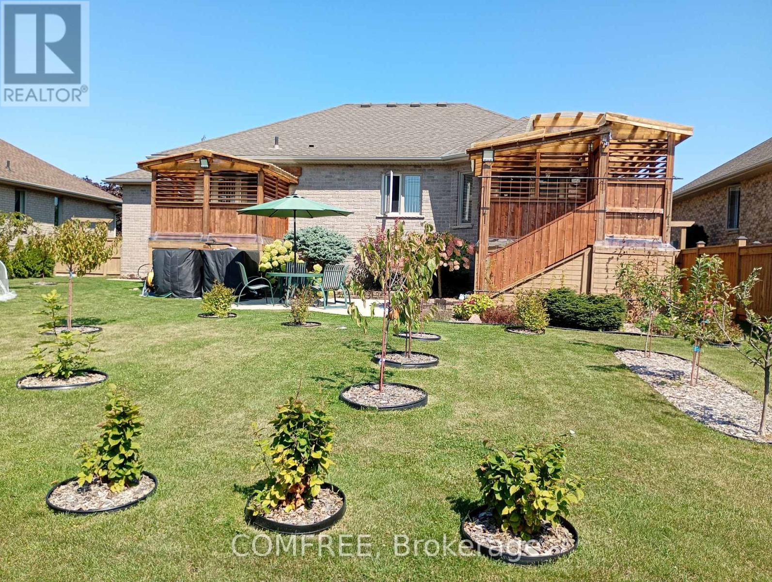 35 Tanya Drive, Southwest Middlesex, Ontario  N0L 1M0 - Photo 31 - X12940524