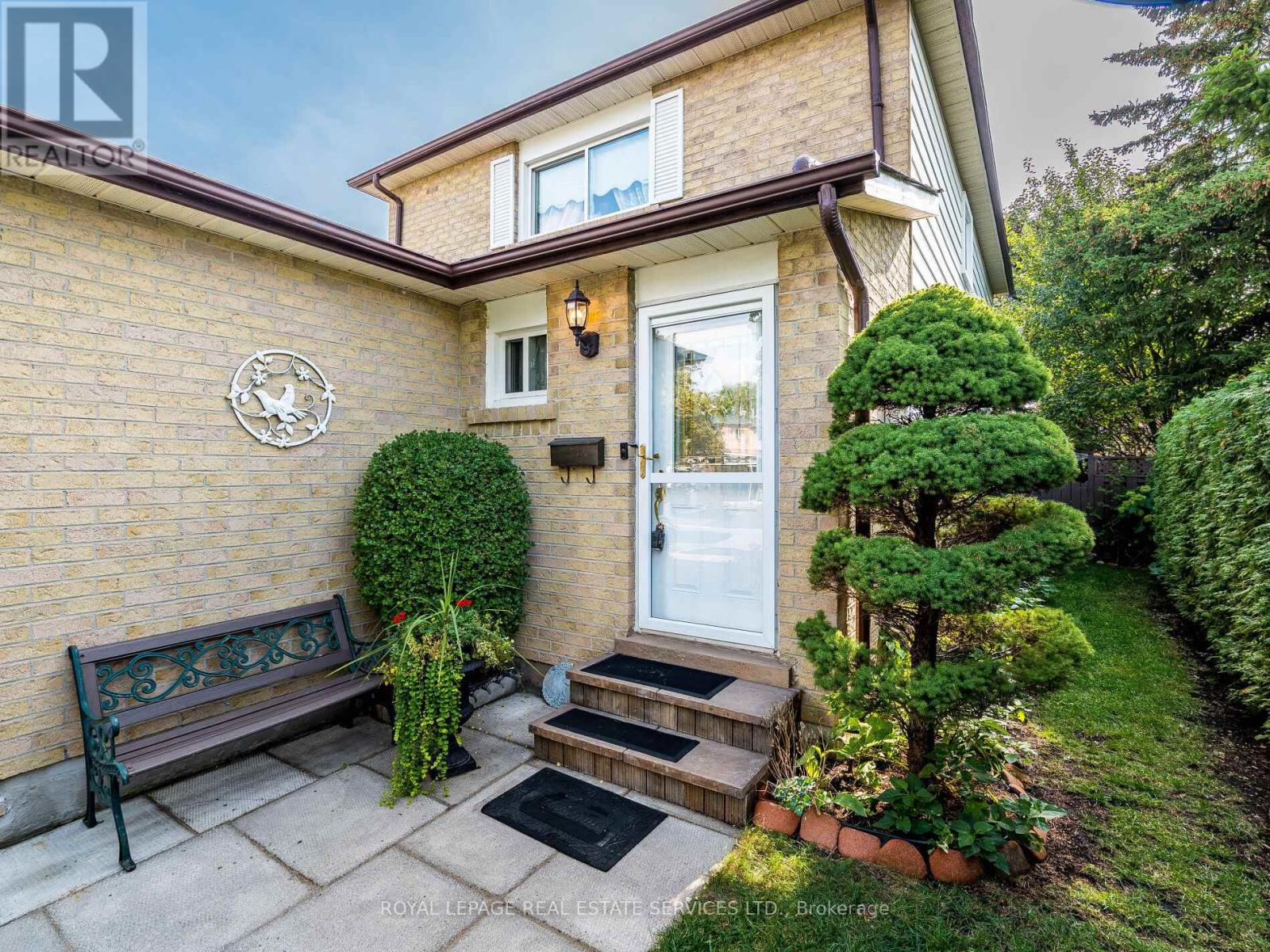 77 Martindale Crescent, Brampton, Ontario  L6X 2T8 - Photo 2 - W12425752