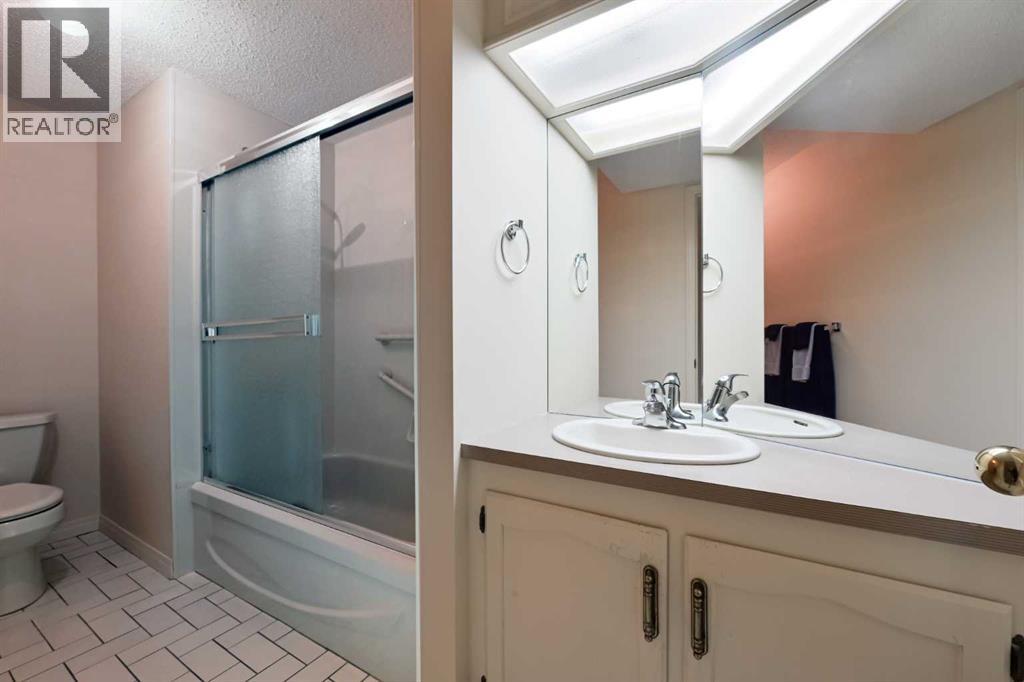 727 Lake Bonavista Drive Se, Calgary, Alberta  T2J 0M8 - Photo 35 - A2295162