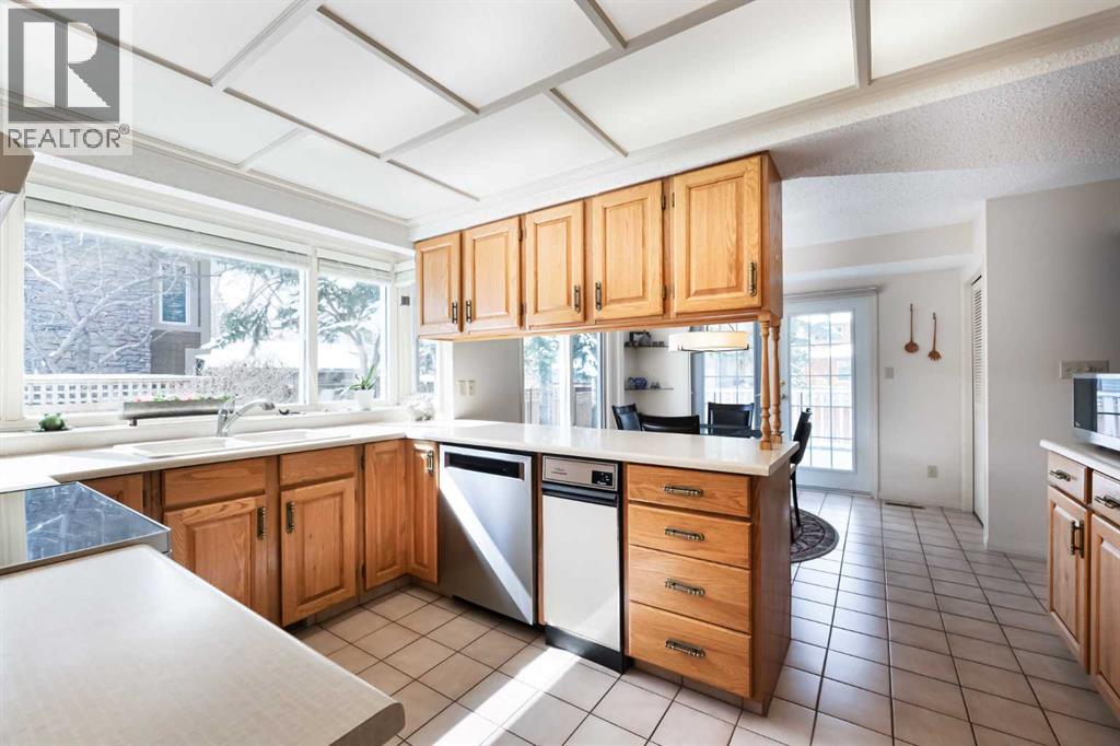 727 Lake Bonavista Drive Se, Calgary, Alberta  T2J 0M8 - Photo 11 - A2295162