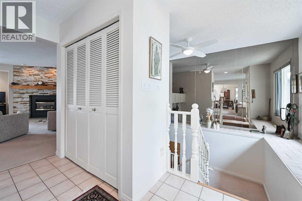 727 Lake Bonavista Drive Se, Calgary, Alberta  T2J 0M8 - Photo 7 - A2295162