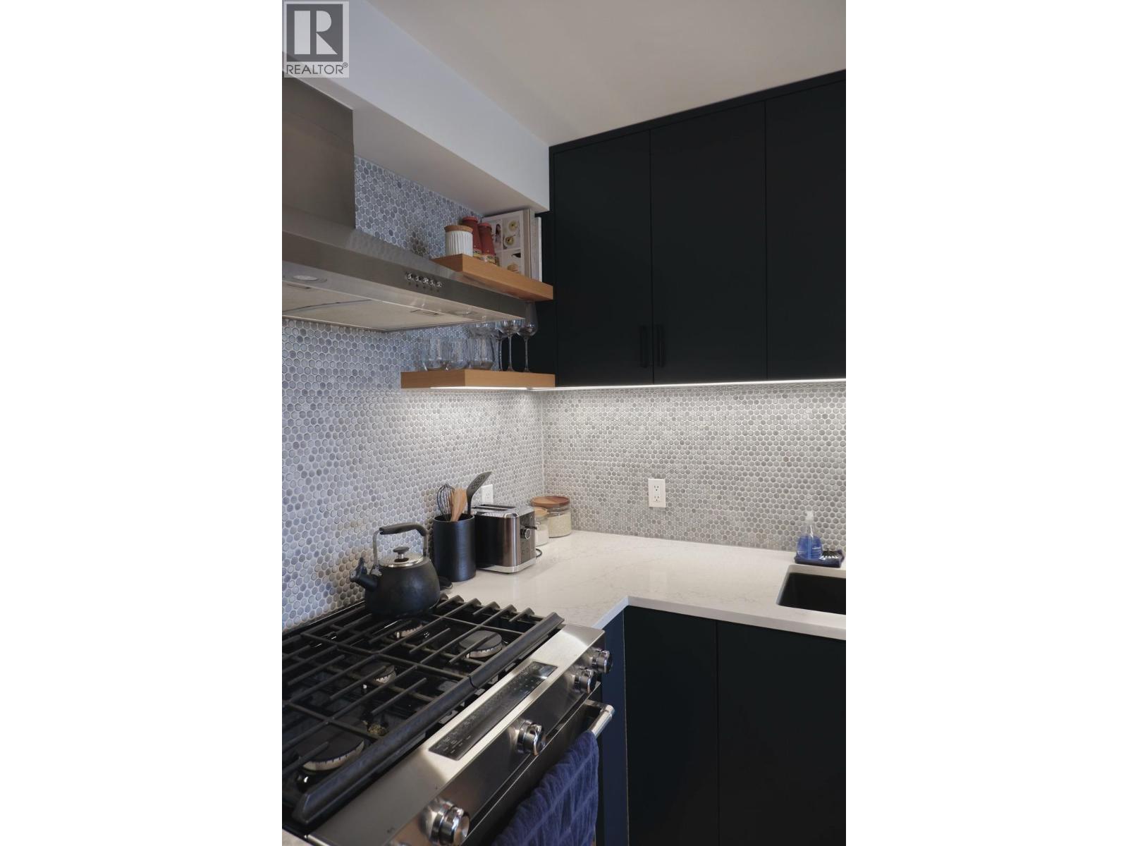 802 683 W Victoria Park Avenue, North Vancouver, British Columbia  V7M 0A2 - Photo 8 - R3105487