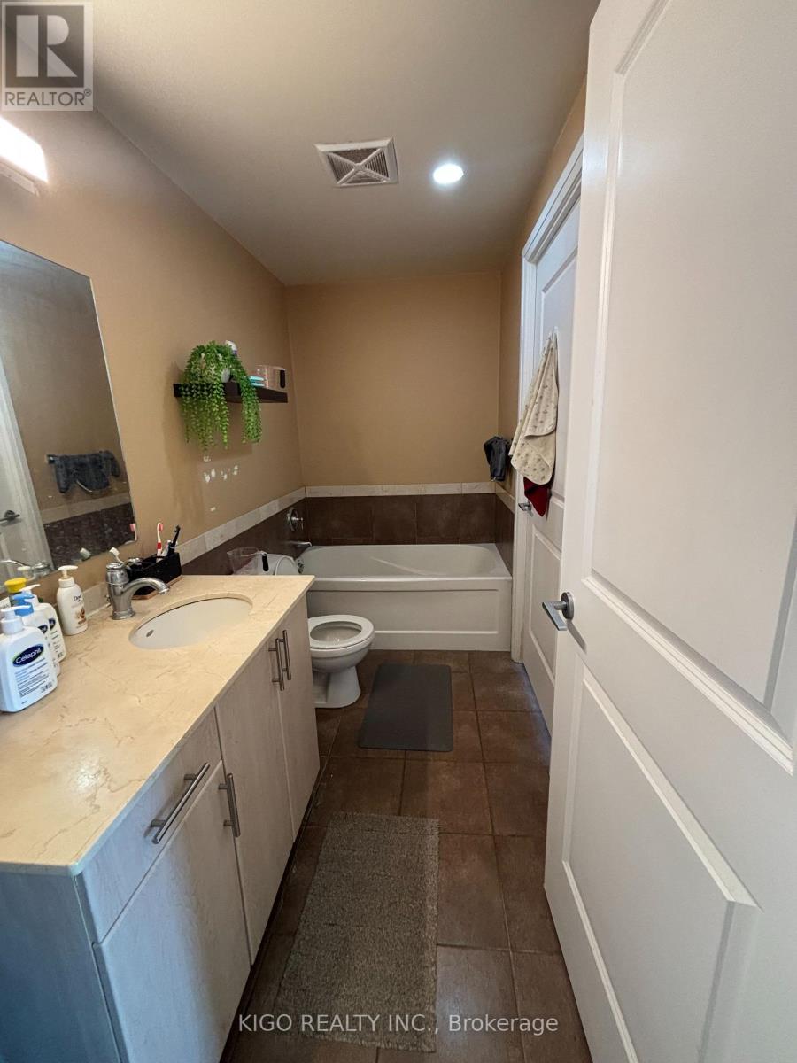 1203 - 1055 Southdown Road, Mississauga, Ontario  L5J 0A3 - Photo 25 - W12936598