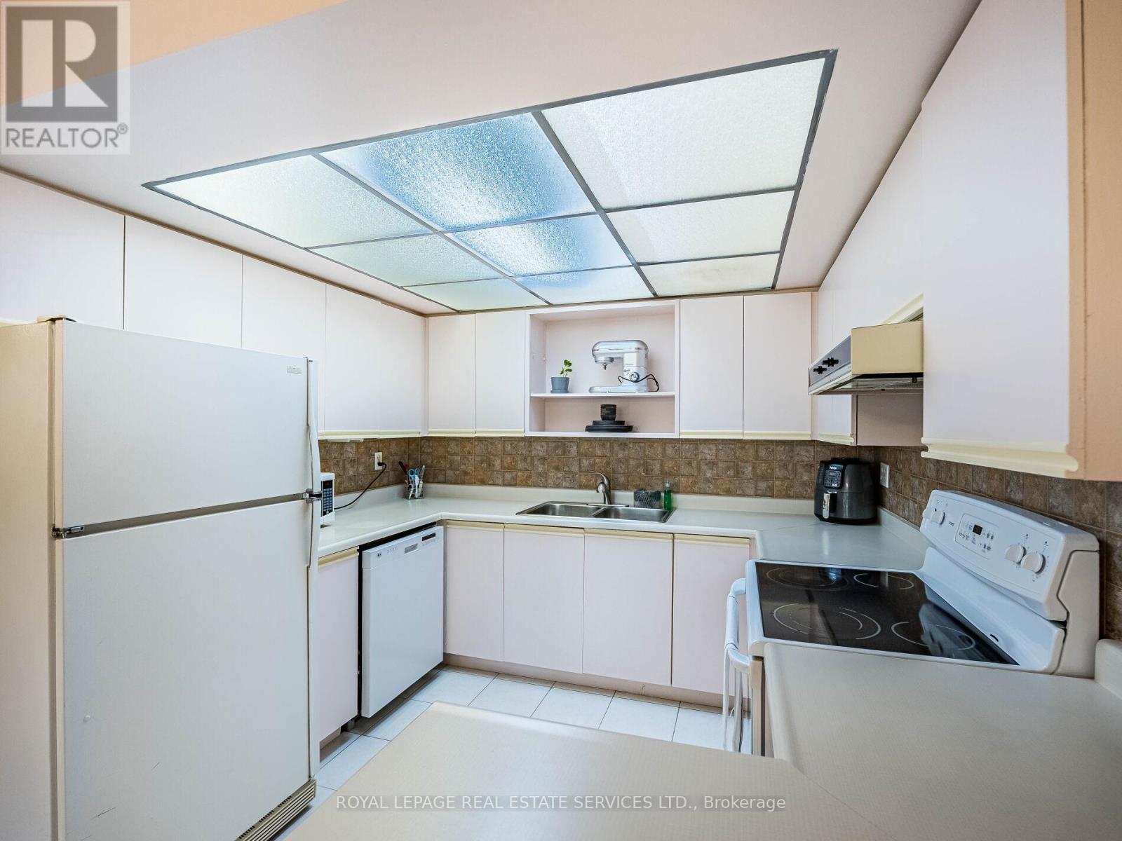 512 - 310 Mill Street S, Brampton, Ontario  L6Y 3B1 - Photo 19 - W12465021