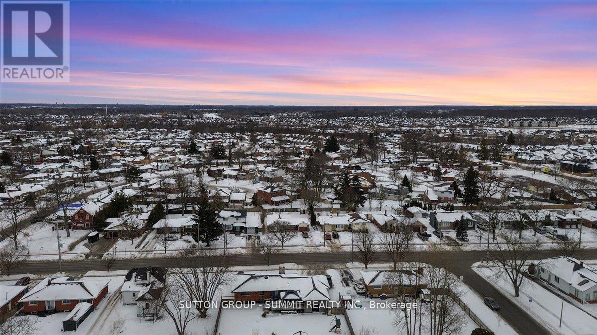22 Oak Street, Welland, Ontario  L3C 2Z9 - Photo 3 - X12937458