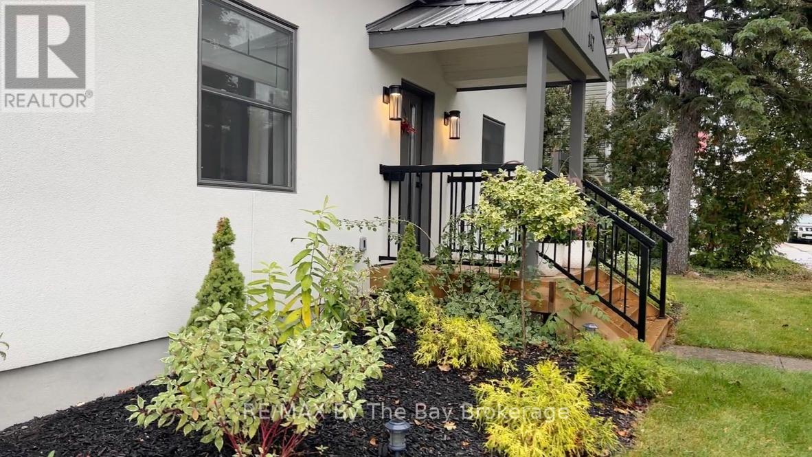 147 2nd Street, Collingwood, Ontario  L9Y 1E7 - Photo 3 - S12946544