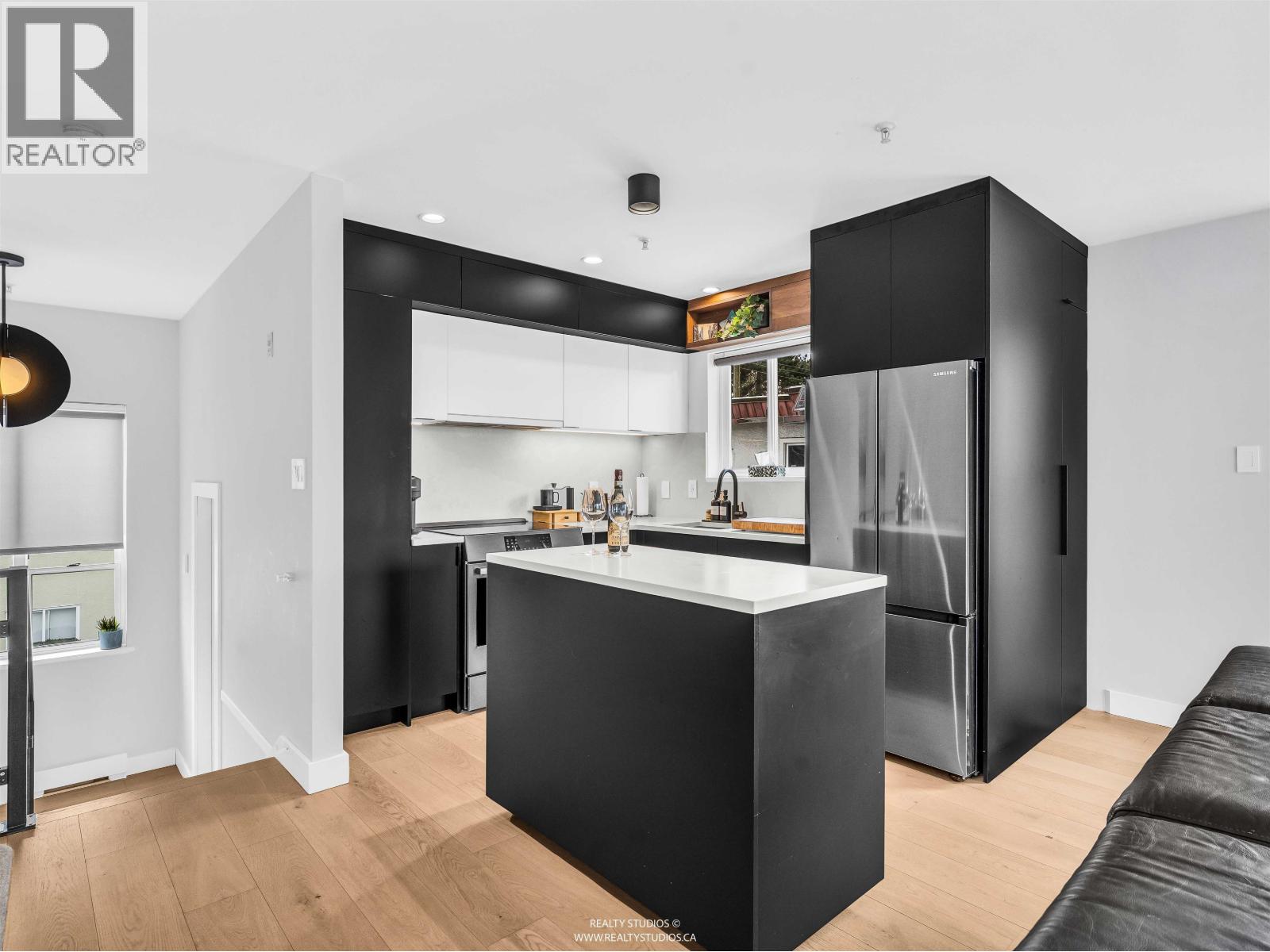 2168 Wall Street, Vancouver, British Columbia  V5L 1B5 - Photo 3 - R3105900