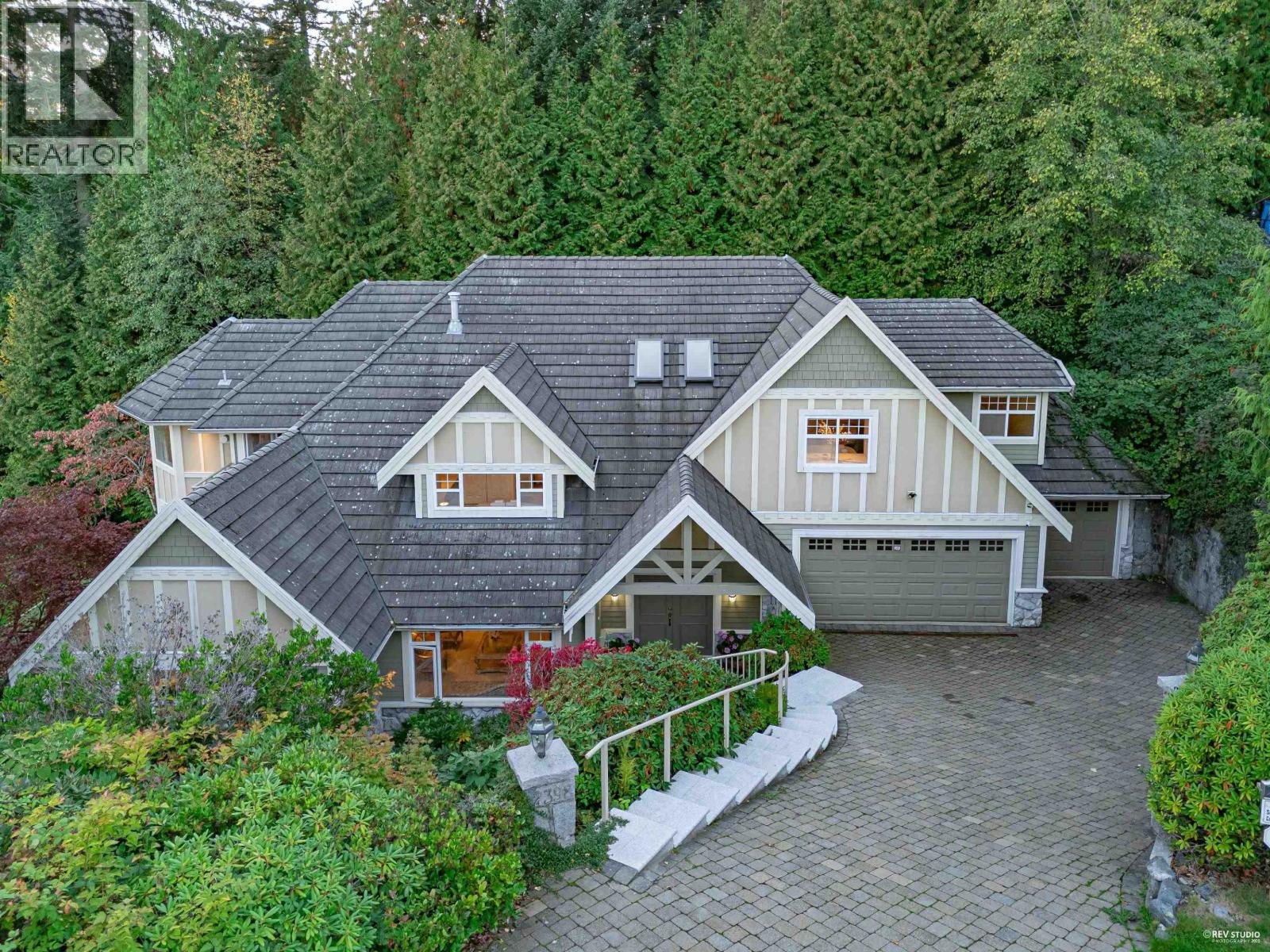 2398 CONSTANTINE PLACE, West Vancouver, British Columbia