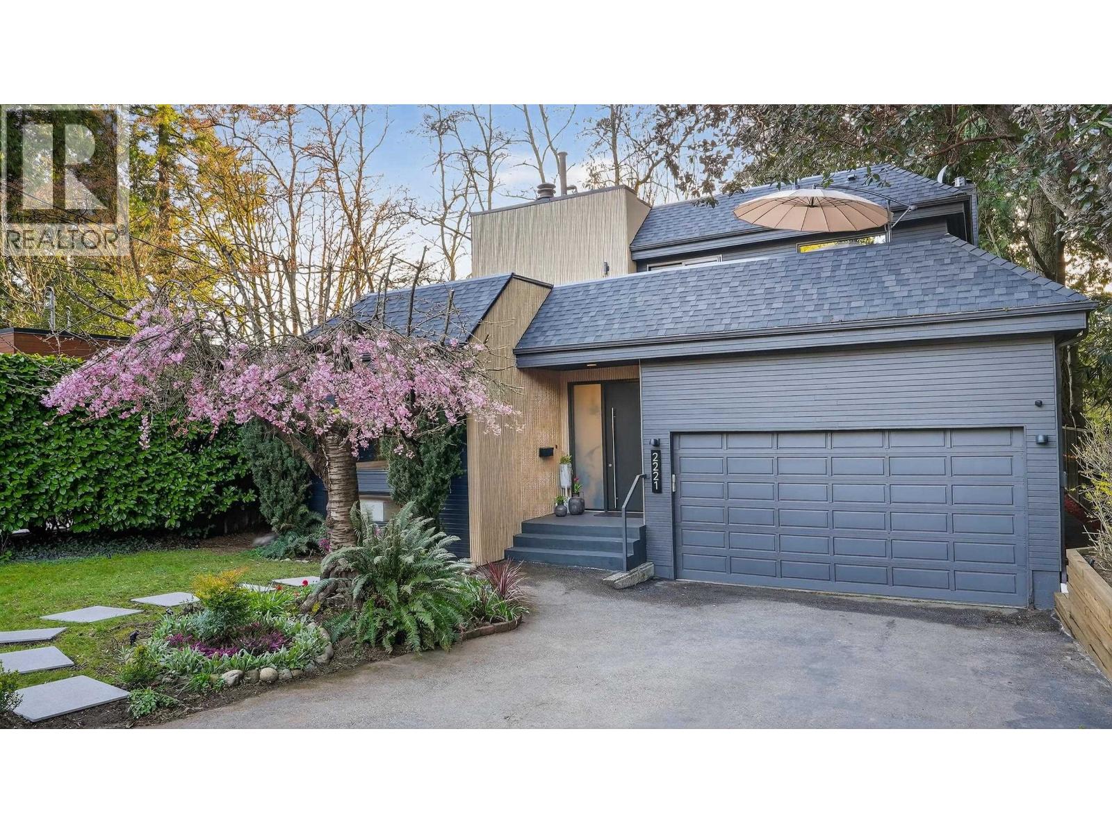 2221 BOWSER AVENUE, North Vancouver, British Columbia