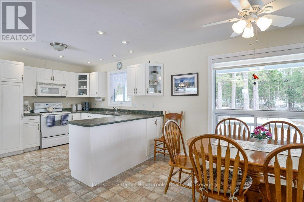 1009 Merkley Road E, Gravenhurst, Ontario  P1P 1R3 - Photo 6 - X12946520