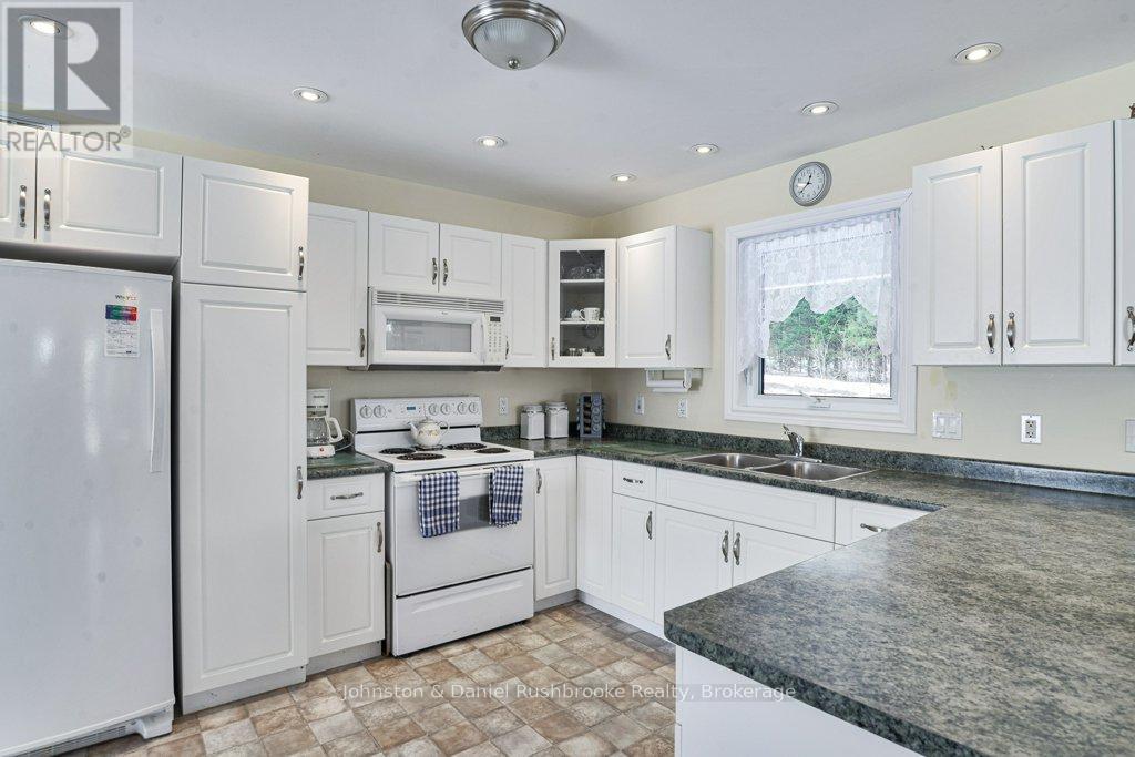 1009 Merkley Road E, Gravenhurst, Ontario  P1P 1R3 - Photo 8 - X12946520