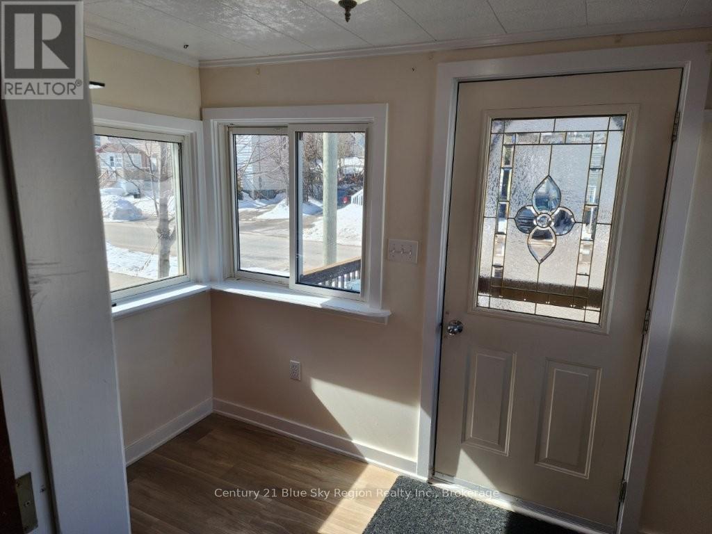 146 Fifth Avenue W, North Bay, Ontario  P1B 3N5 - Photo 3 - X12946438