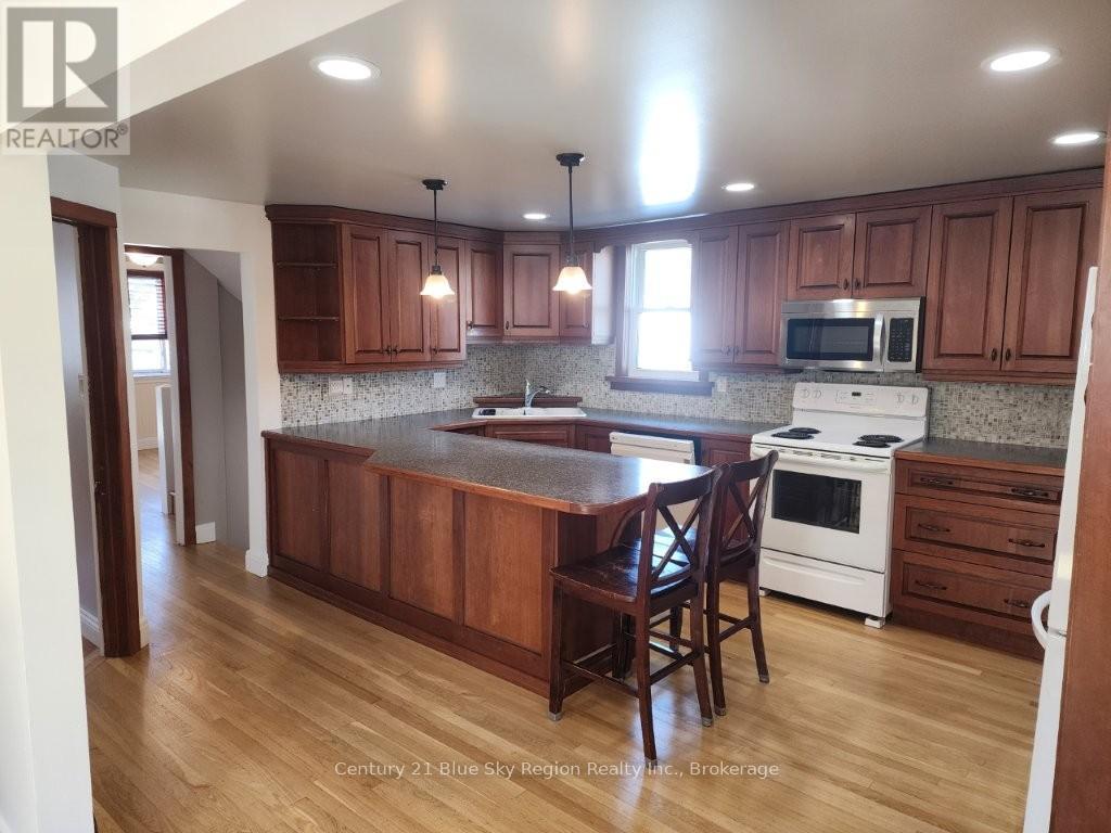 146 Fifth Avenue W, North Bay, Ontario  P1B 3N5 - Photo 6 - X12946438