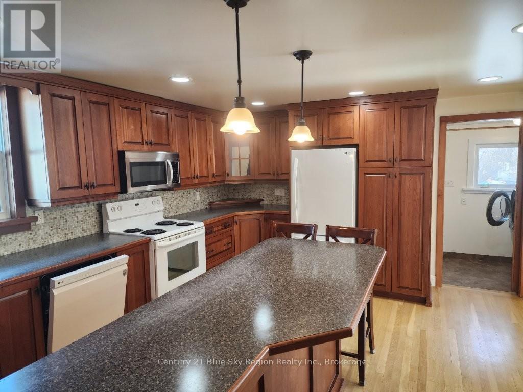 146 Fifth Avenue W, North Bay, Ontario  P1B 3N5 - Photo 7 - X12946438