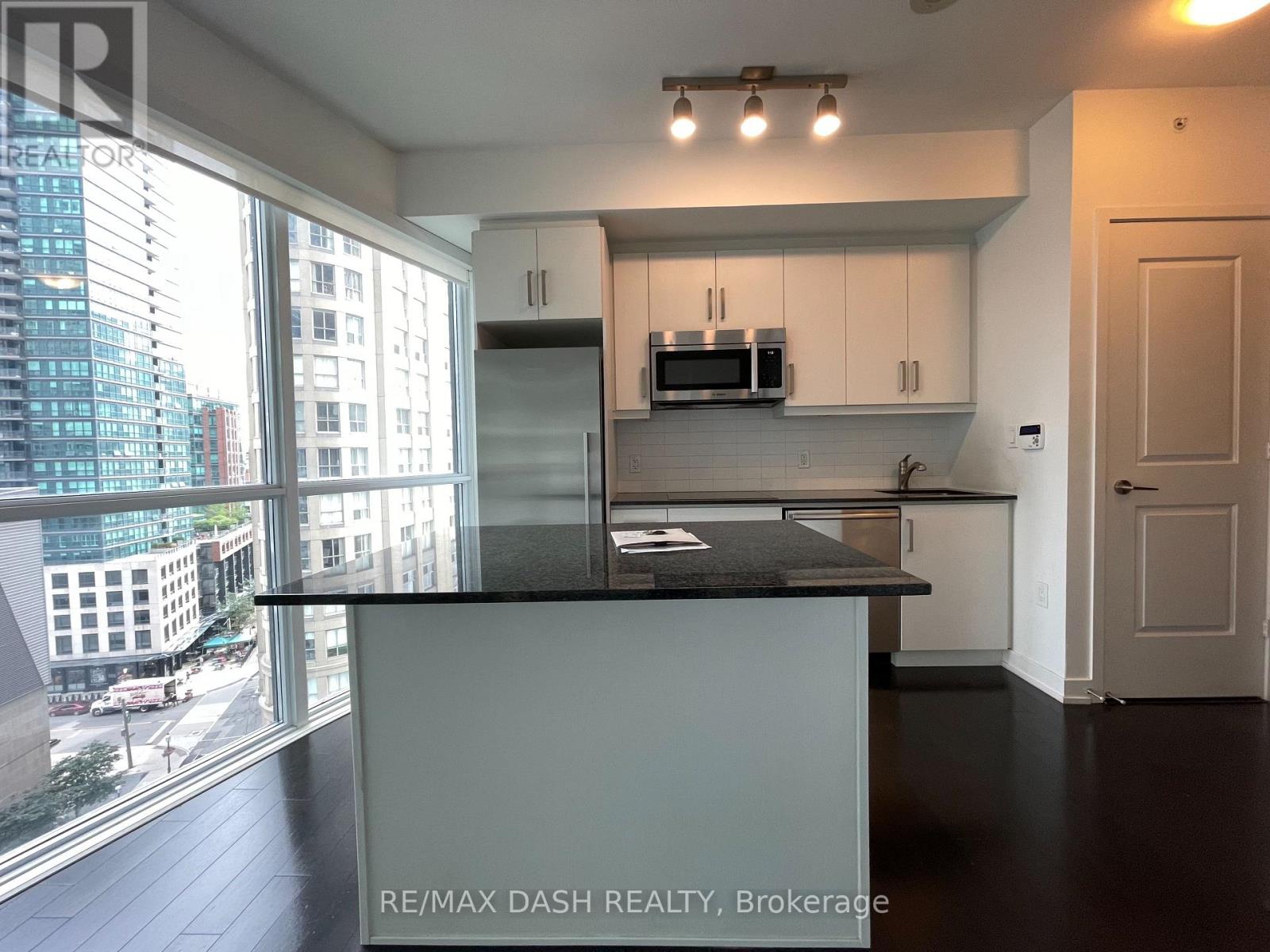 1005 - 1 The Esplanade Drive, Toronto, Ontario  M5E 0A8 - Photo 10 - C12946476