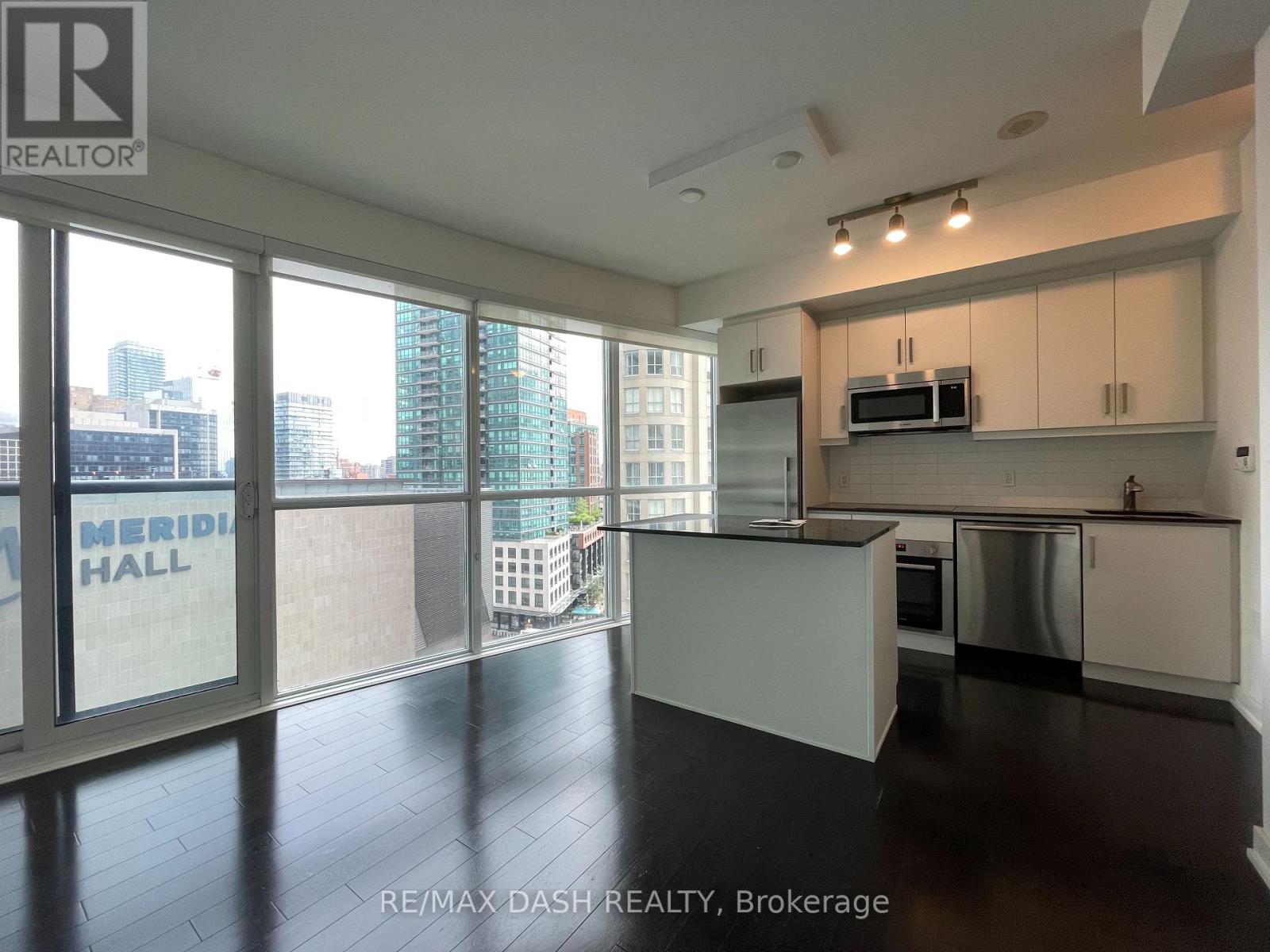 1005 - 1 The Esplanade Drive, Toronto, Ontario  M5E 0A8 - Photo 12 - C12946476