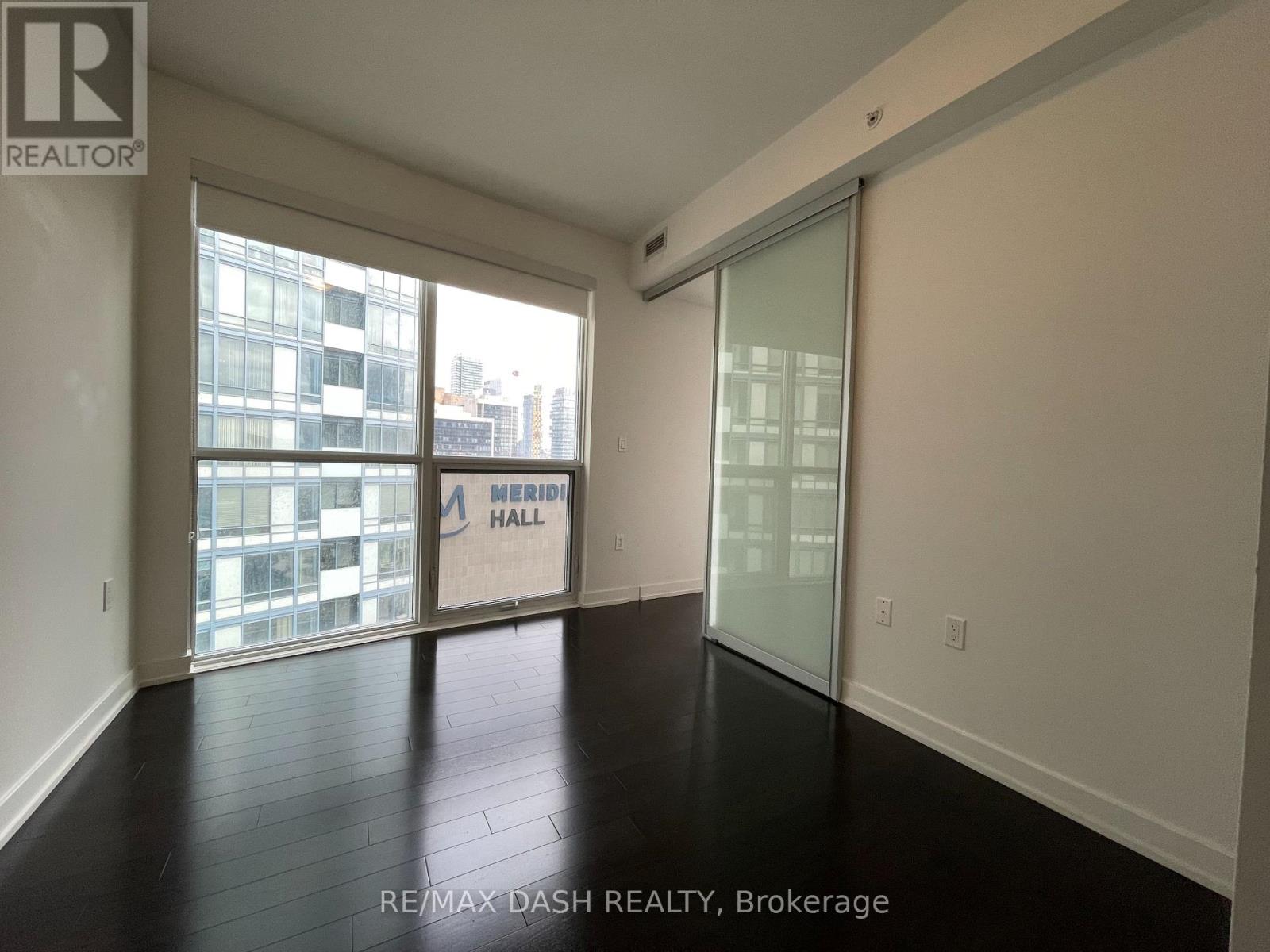 1005 - 1 The Esplanade Drive, Toronto, Ontario  M5E 0A8 - Photo 18 - C12946476
