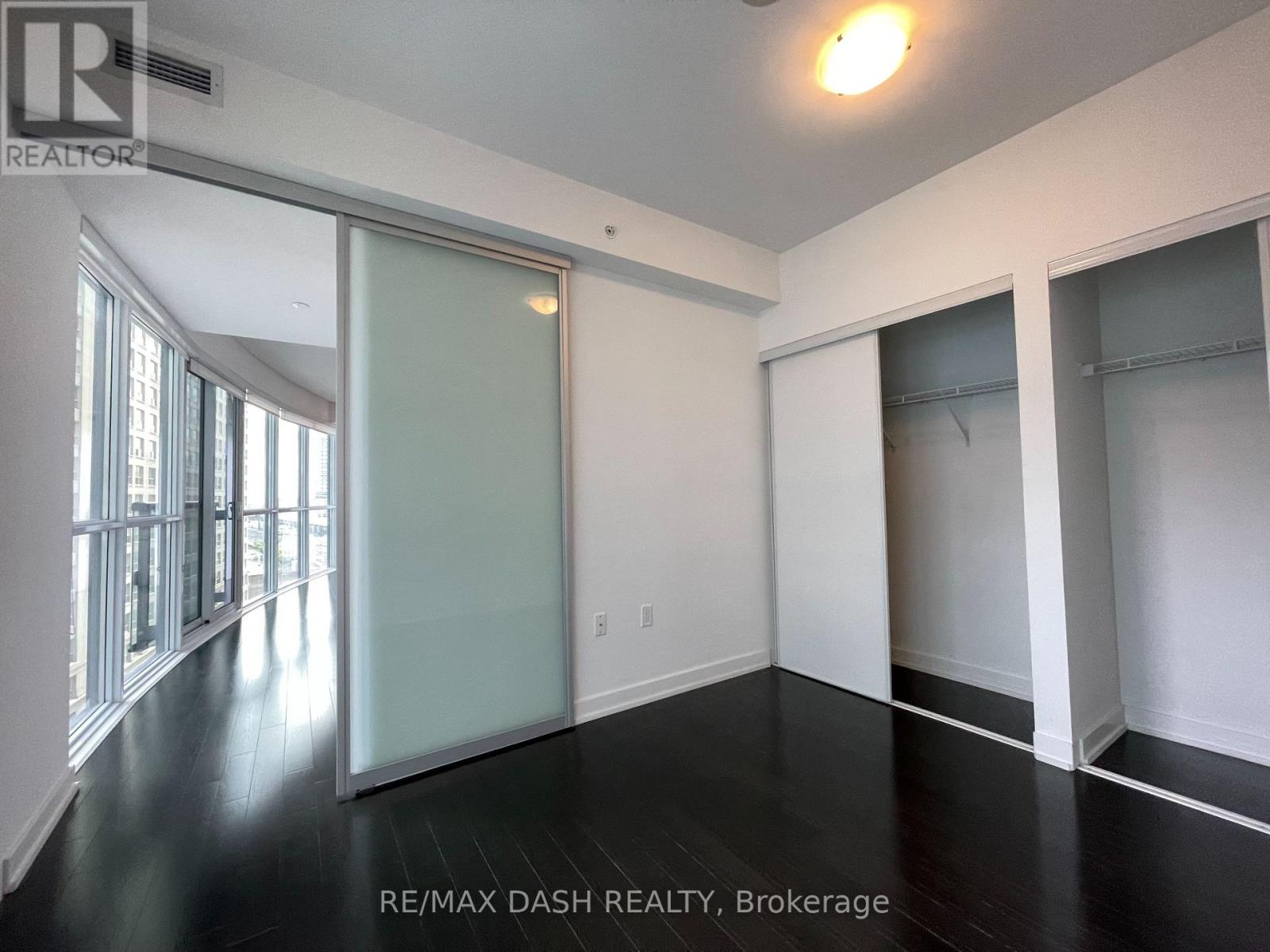 1005 - 1 The Esplanade Drive, Toronto, Ontario  M5E 0A8 - Photo 20 - C12946476