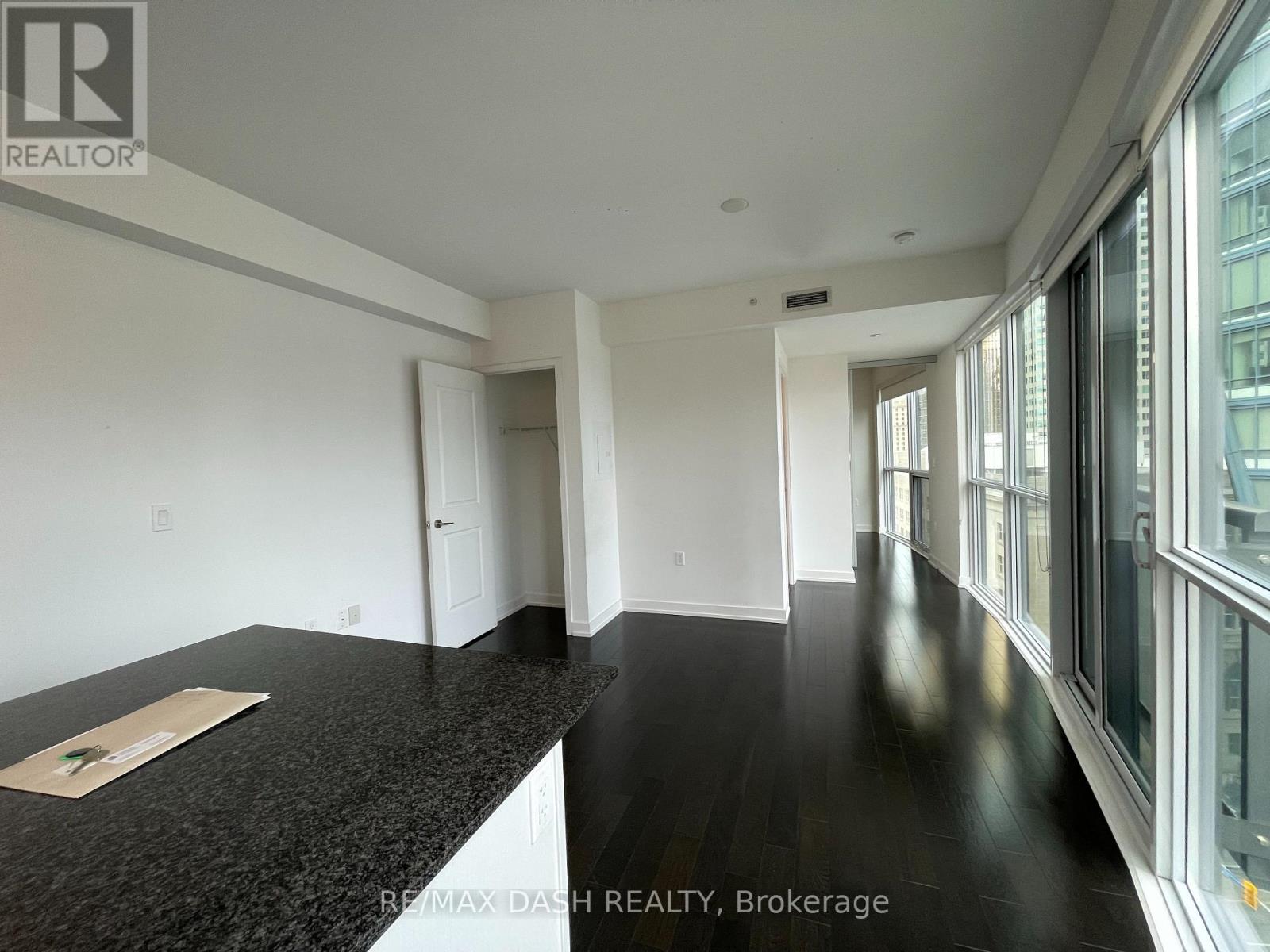 1005 - 1 The Esplanade Drive, Toronto, Ontario  M5E 0A8 - Photo 6 - C12946476