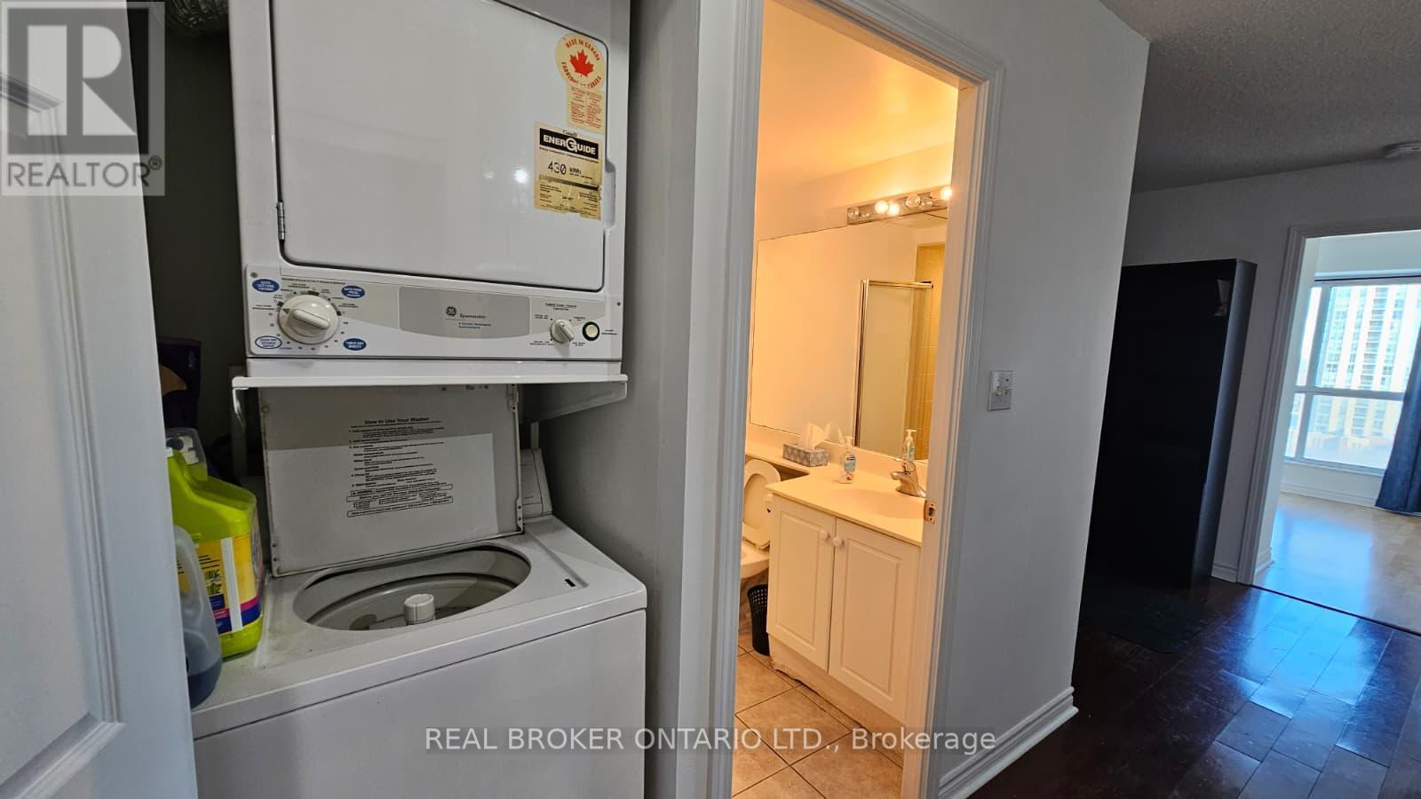 1516 - 7 Lorraine Drive, Toronto, Ontario  M2N 7H2 - Photo 3 - C12946524