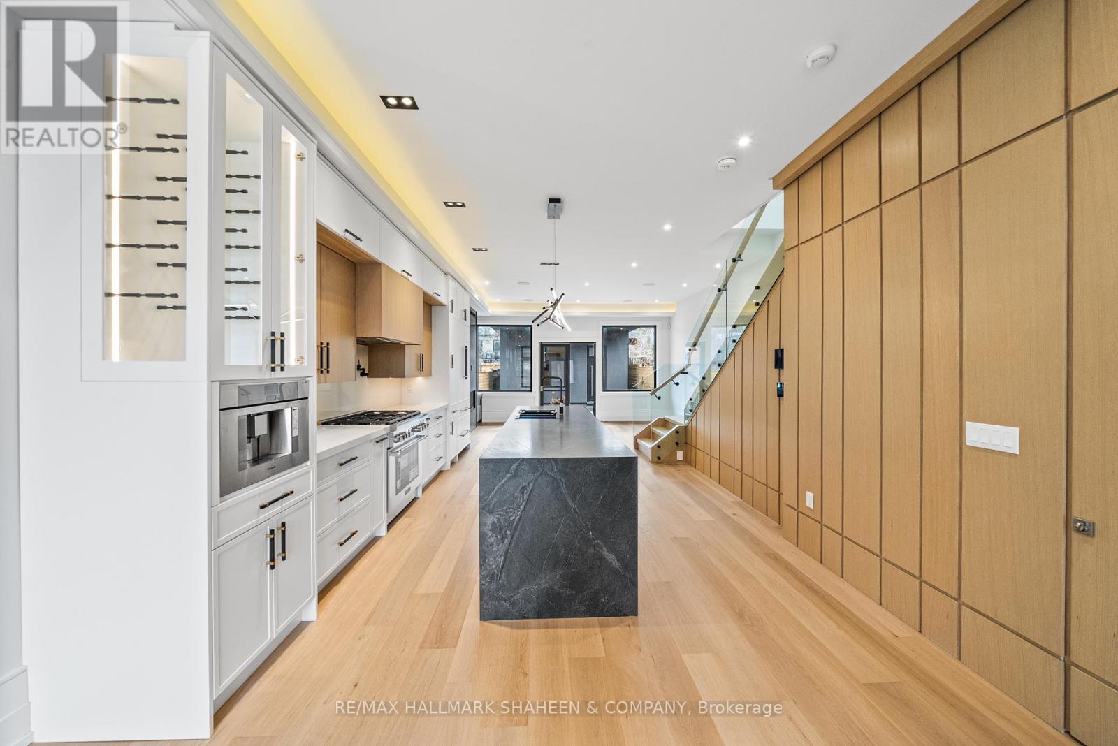 199 Arlington Avenue, Toronto, Ontario  M6C 2Z4 - Photo 3 - C12946548