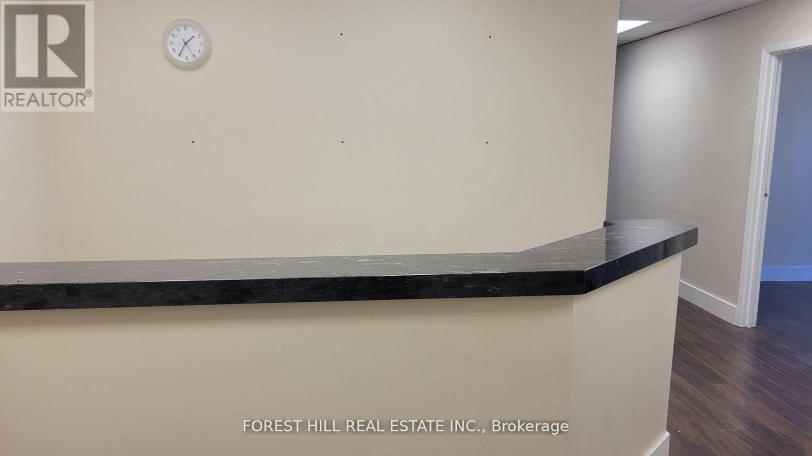 201 - 35 The Links Road, Toronto, Ontario  M2P 1T7 - Photo 2 - C12946578