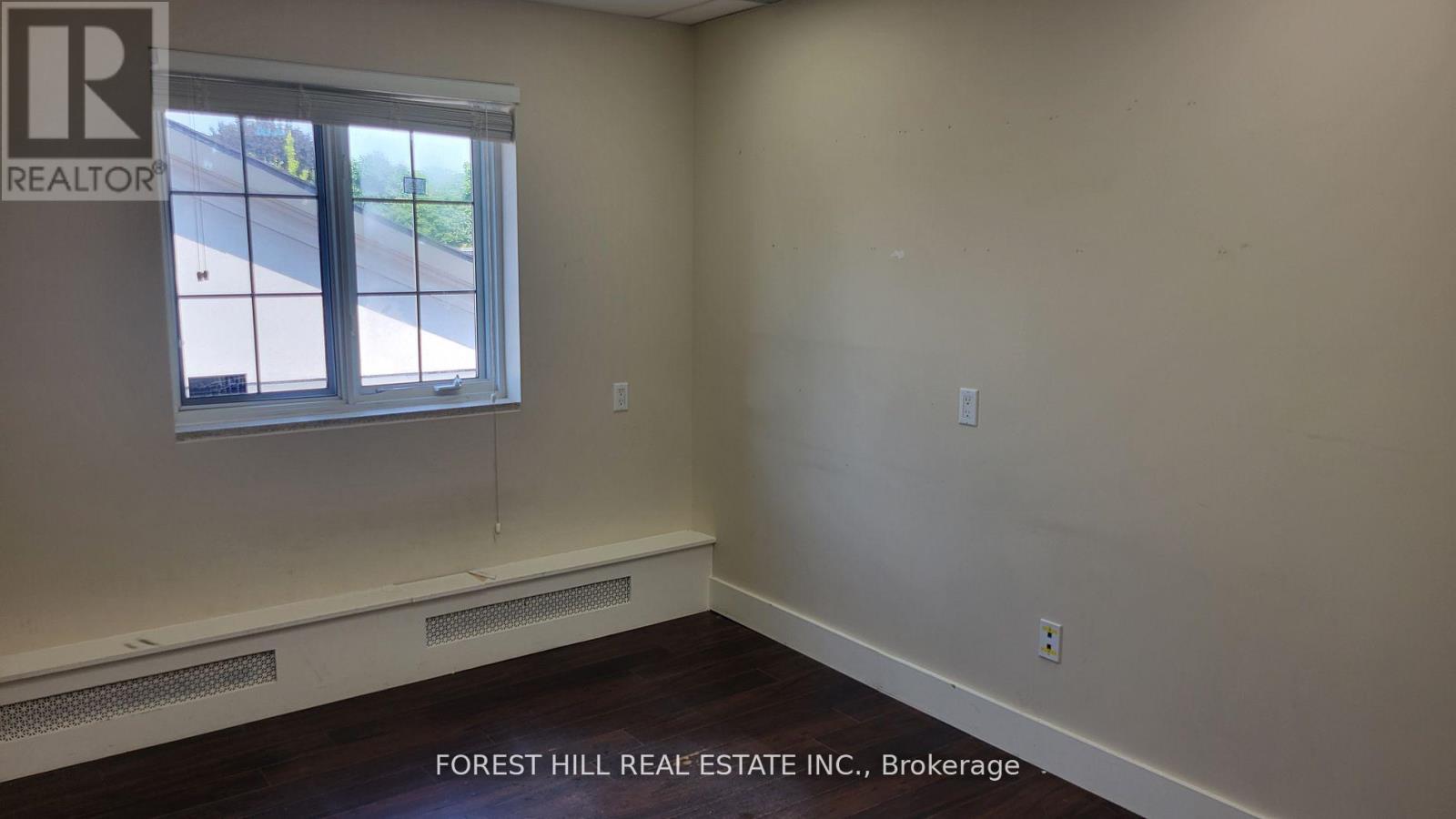 201 - 35 The Links Road, Toronto, Ontario  M2P 1T7 - Photo 3 - C12946578