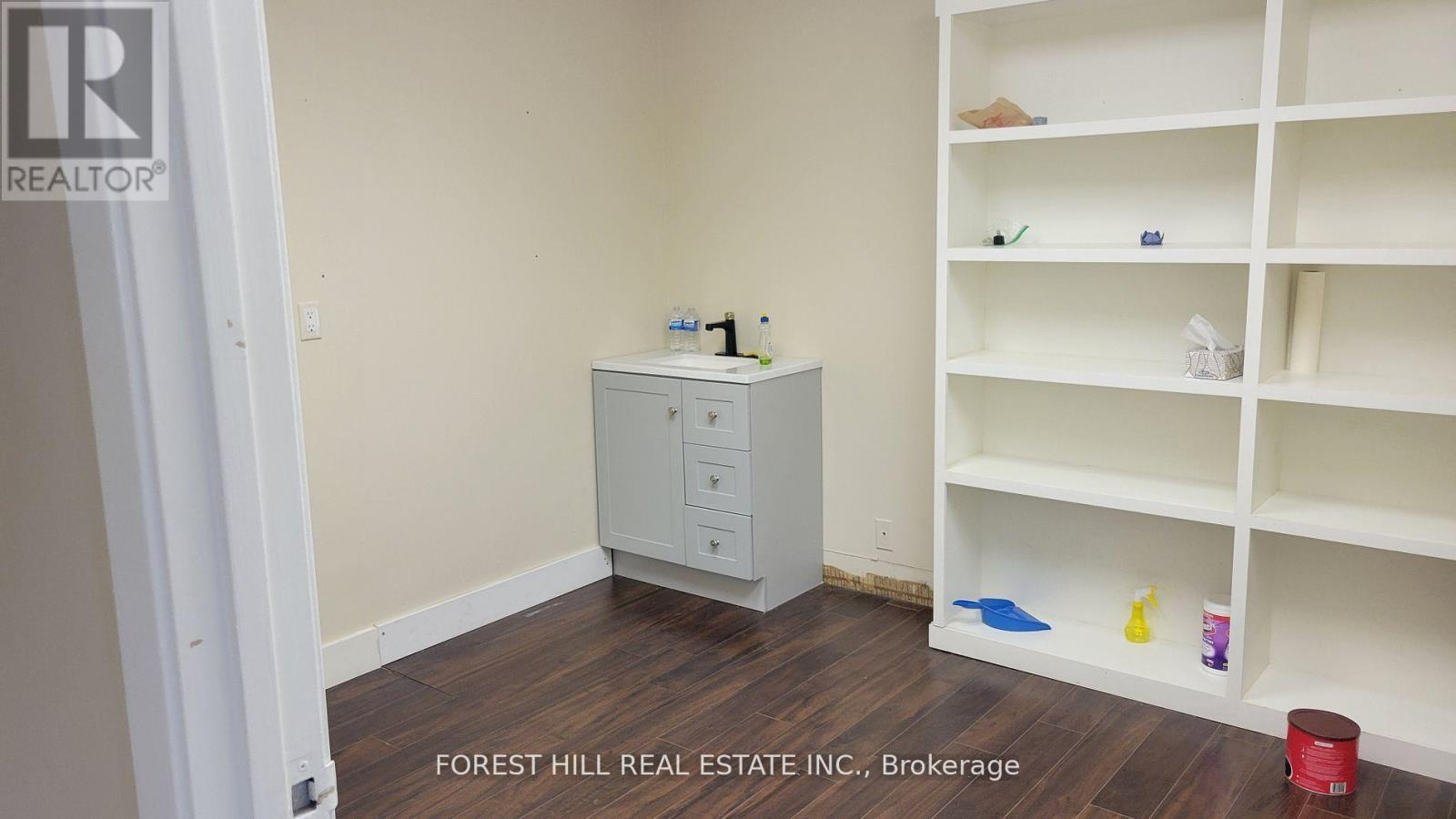 201 - 35 The Links Road, Toronto, Ontario  M2P 1T7 - Photo 4 - C12946578