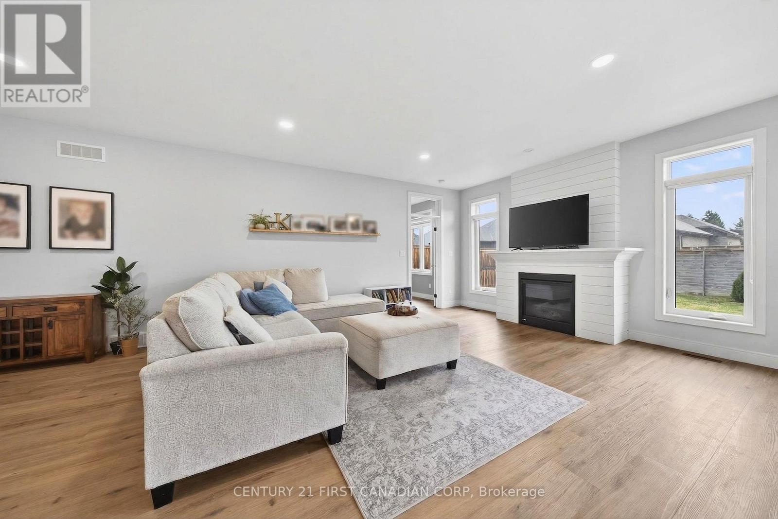 31 Lindsay Crescent, Strathroy-Caradoc, Ontario  N7G 0G5 - Photo 12 - X12946512