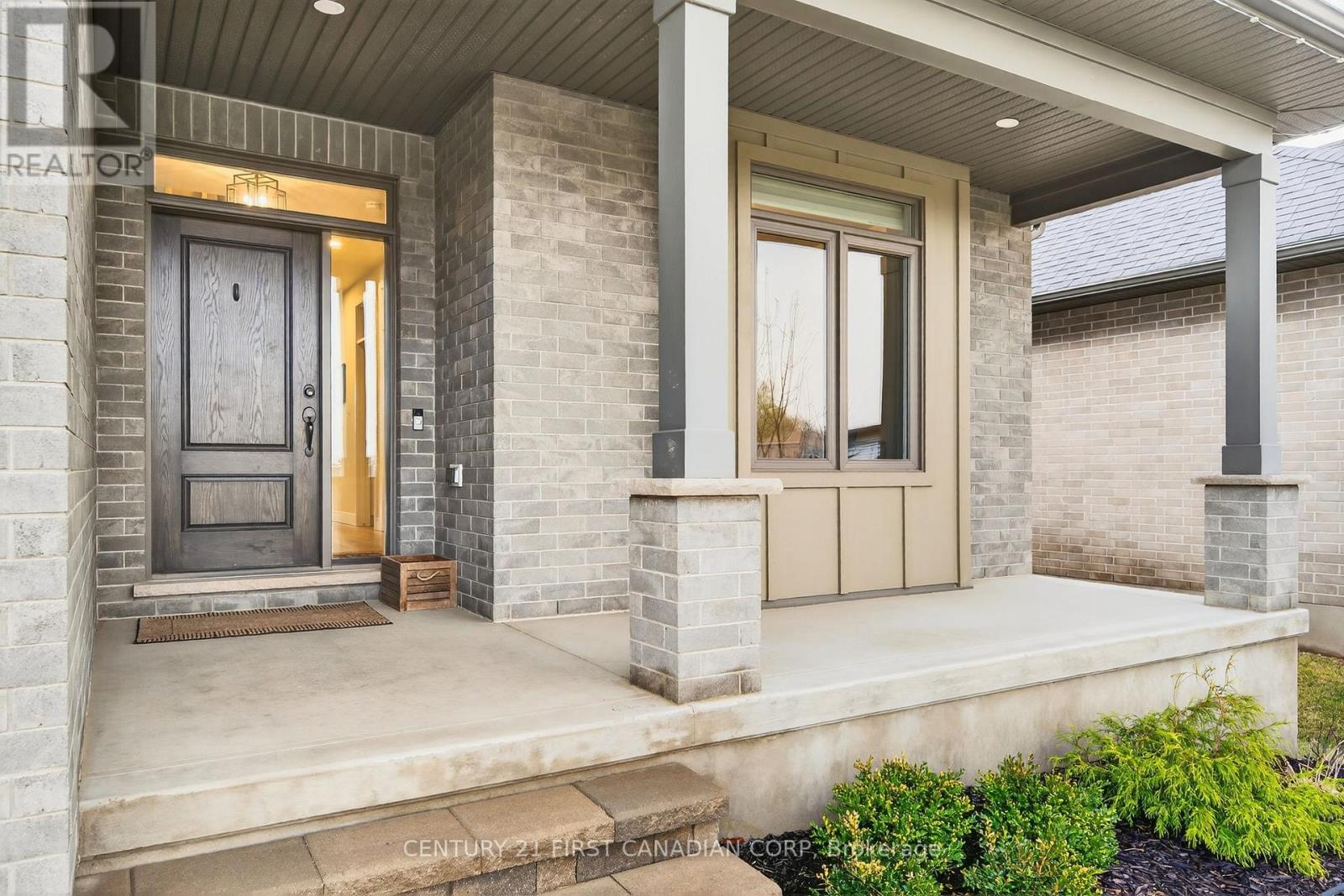 31 Lindsay Crescent, Strathroy-Caradoc, Ontario  N7G 0G5 - Photo 3 - X12946512