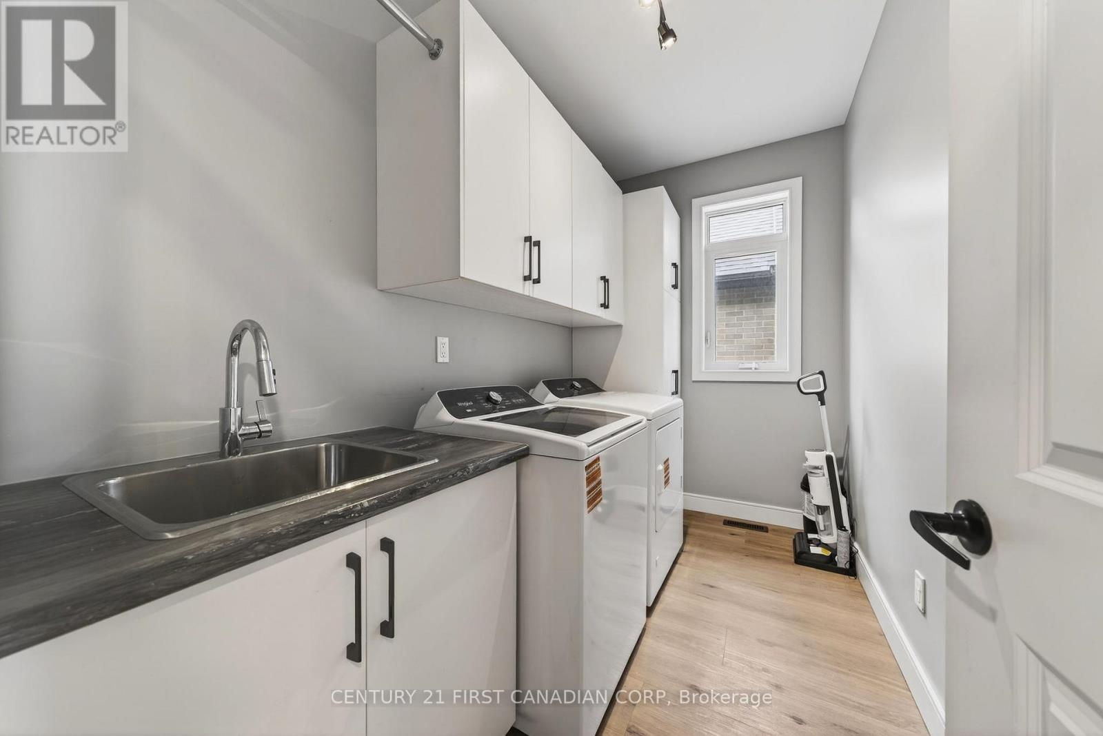 31 Lindsay Crescent, Strathroy-Caradoc, Ontario  N7G 0G5 - Photo 9 - X12946512