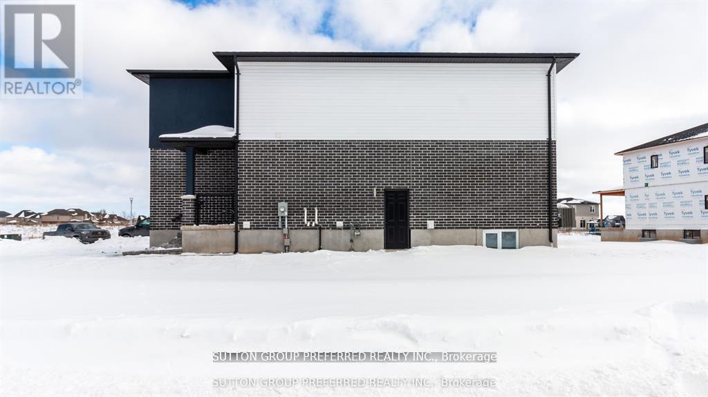 1041 Karenana Road, London South, Ontario  N6M 0K2 - Photo 38 - X12946540