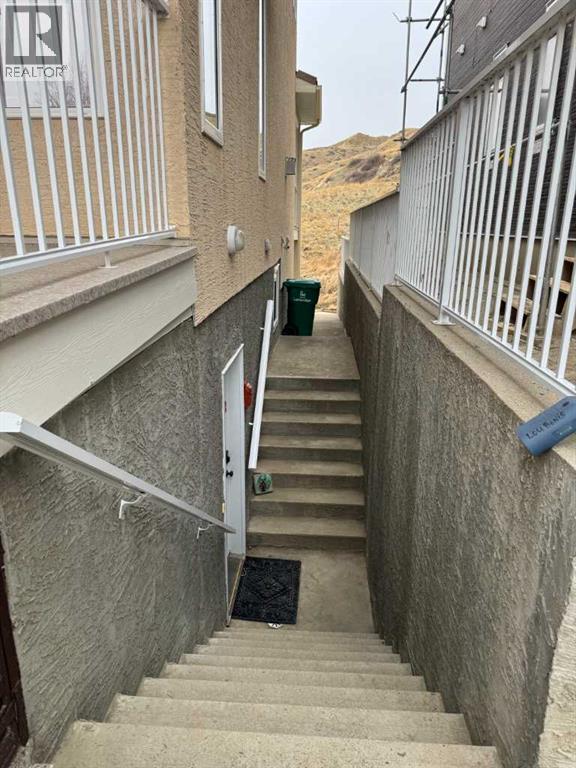 2, 373 Canyon Boulevard W, Lethbridge, Alberta  T1K 6V2 - Photo 4 - A2296448