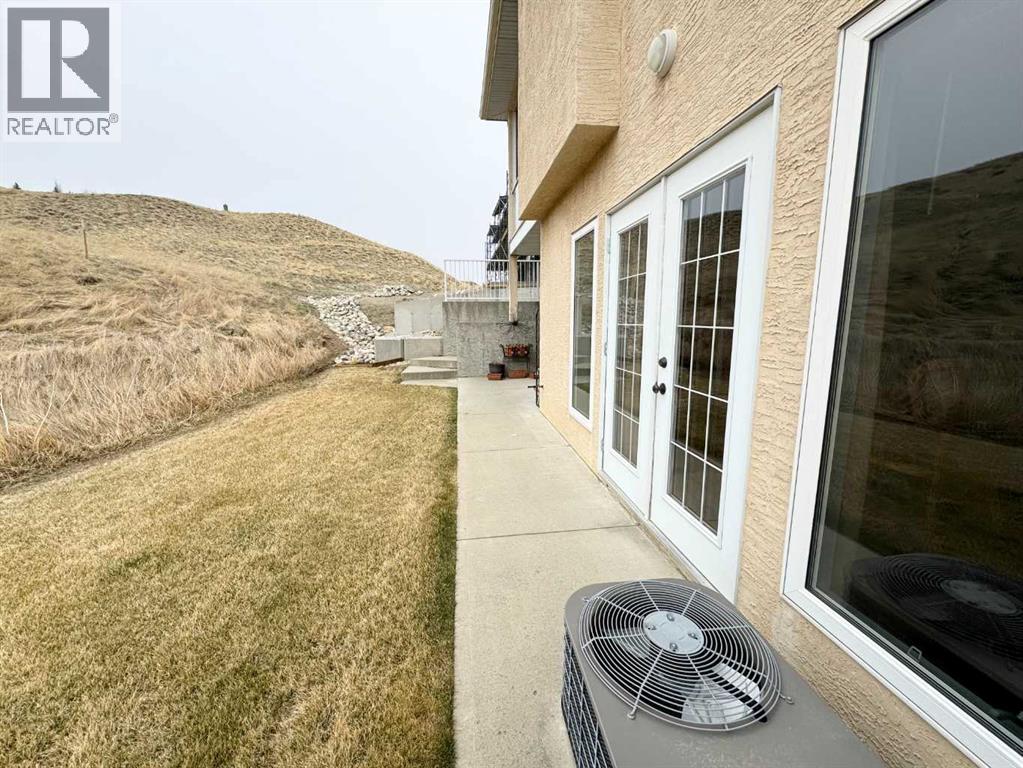 2, 373 Canyon Boulevard W, Lethbridge, Alberta  T1K 6V2 - Photo 6 - A2296448