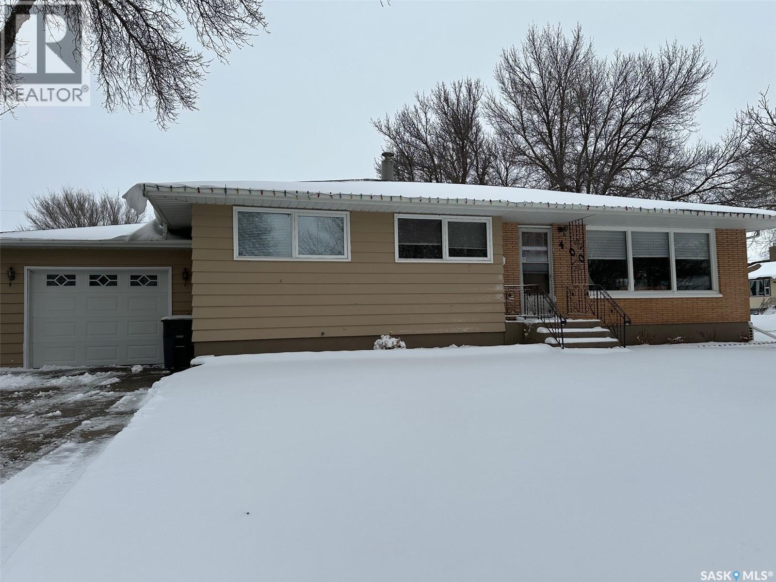 400 Gallaway Street, Estevan, Saskatchewan  S4A 0A9 - Photo 2 - SK031694