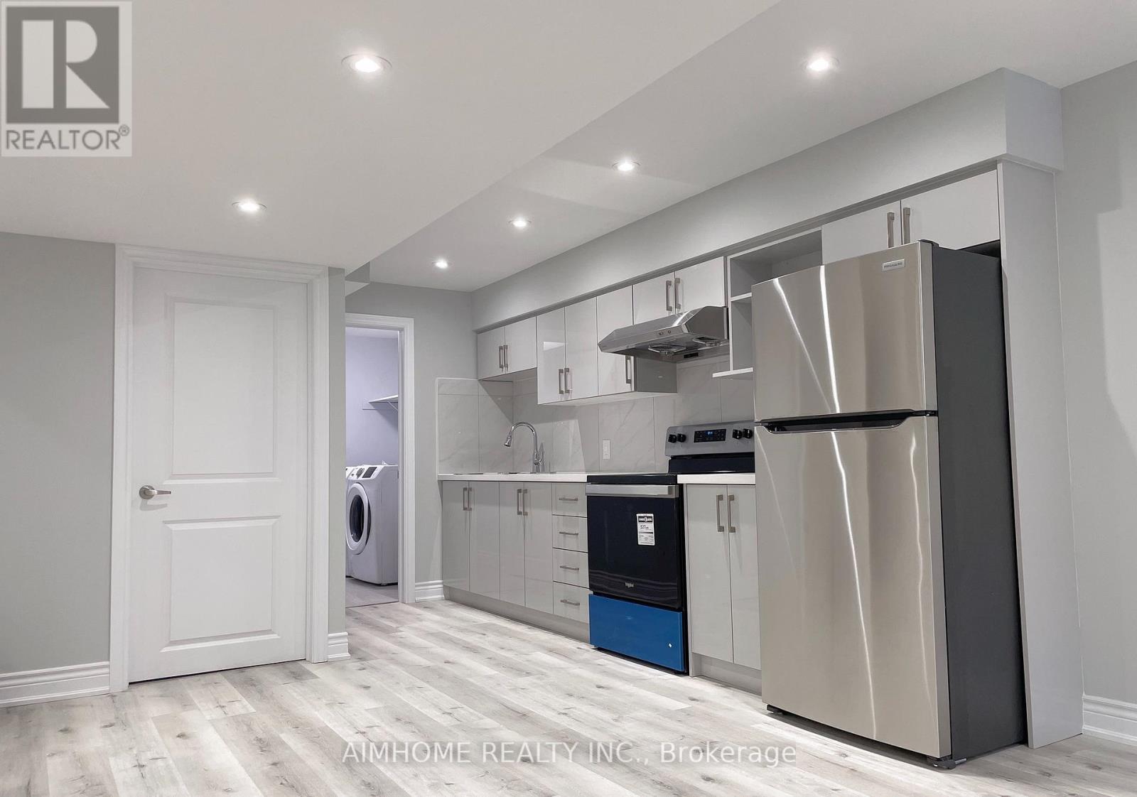 Lower - 707 Frank Hempen Court, Newmarket, Ontario  L3X 0G4 - Photo 3 - N12946444