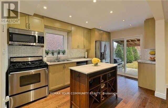 81 Waterfall Road, Vaughan, Ontario  L4L 5B3 - Photo 6 - N12946542