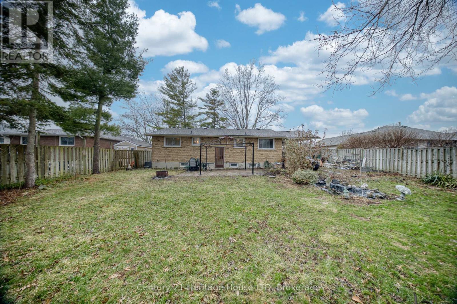 352 Clare Avenue, Welland (Prince Charles), Ontario L3C 5R2 - Photo 13 - X12946522