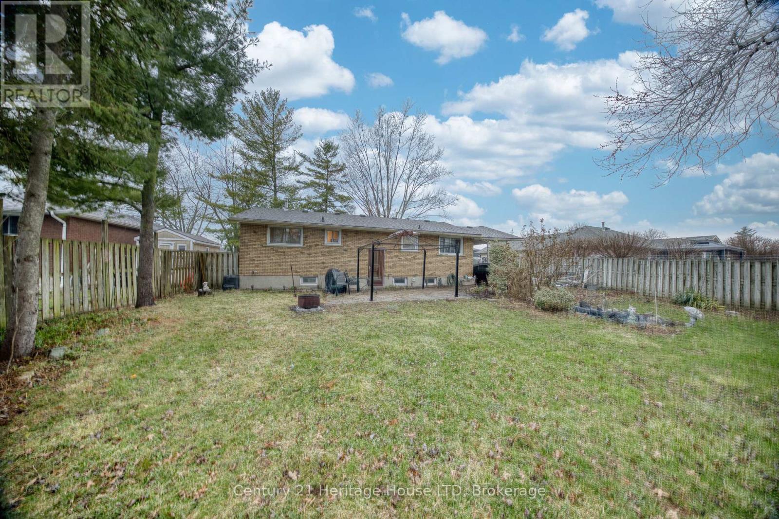 352 Clare Avenue, Welland (Prince Charles), Ontario L3C 5R2 - Photo 14 - X12946522