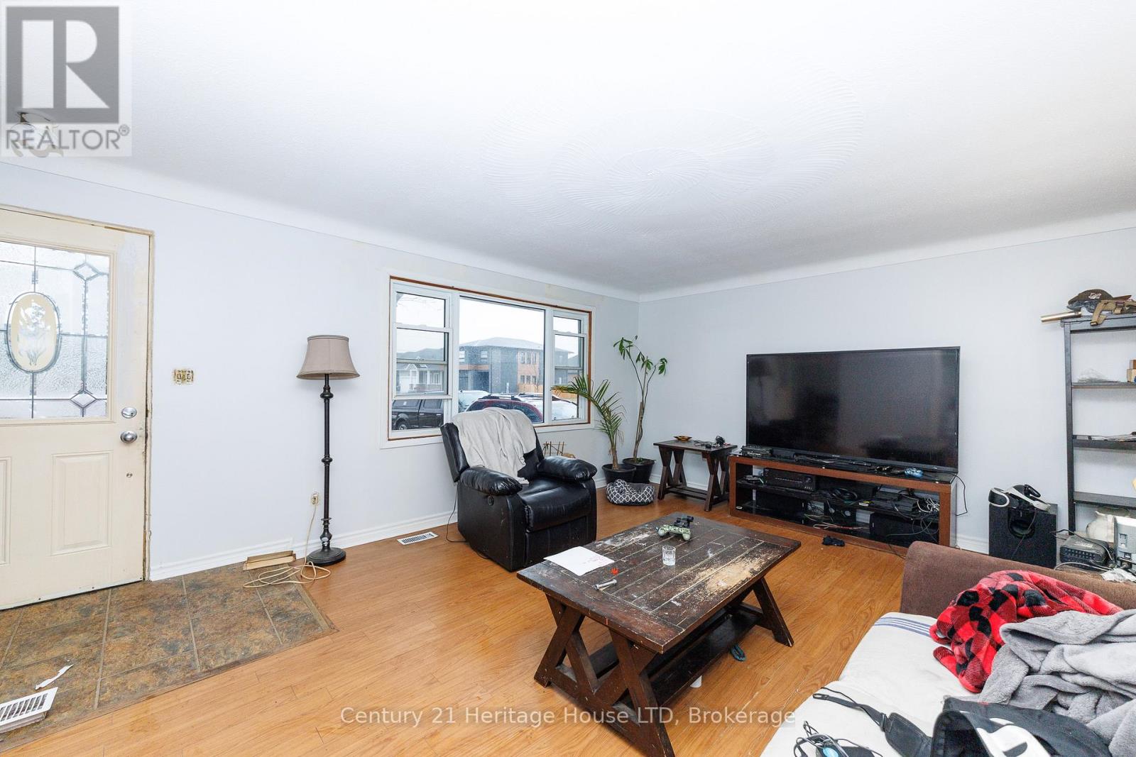 352 Clare Avenue, Welland, Ontario  L3C 5R2 - Photo 2 - X12946522