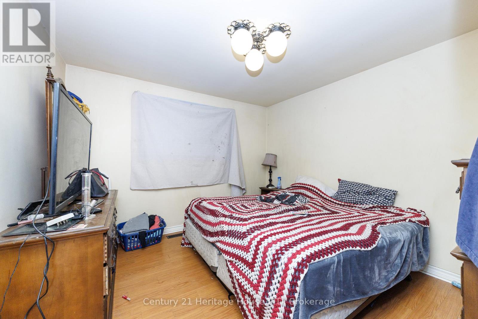 352 Clare Avenue, Welland (Prince Charles), Ontario L3C 5R2 - Photo 8 - X12946522