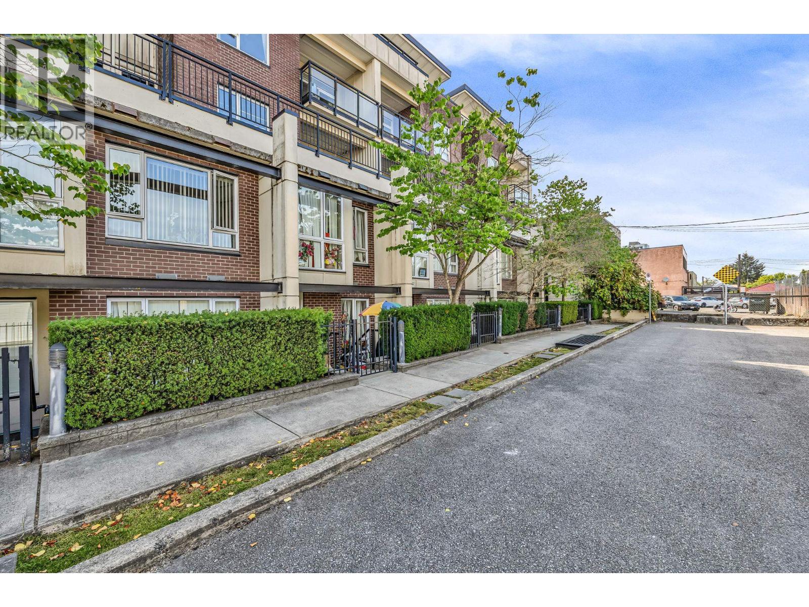 55 2239 Kingsway, Vancouver, British Columbia  V5N 0E5 - Photo 3 - R3105340